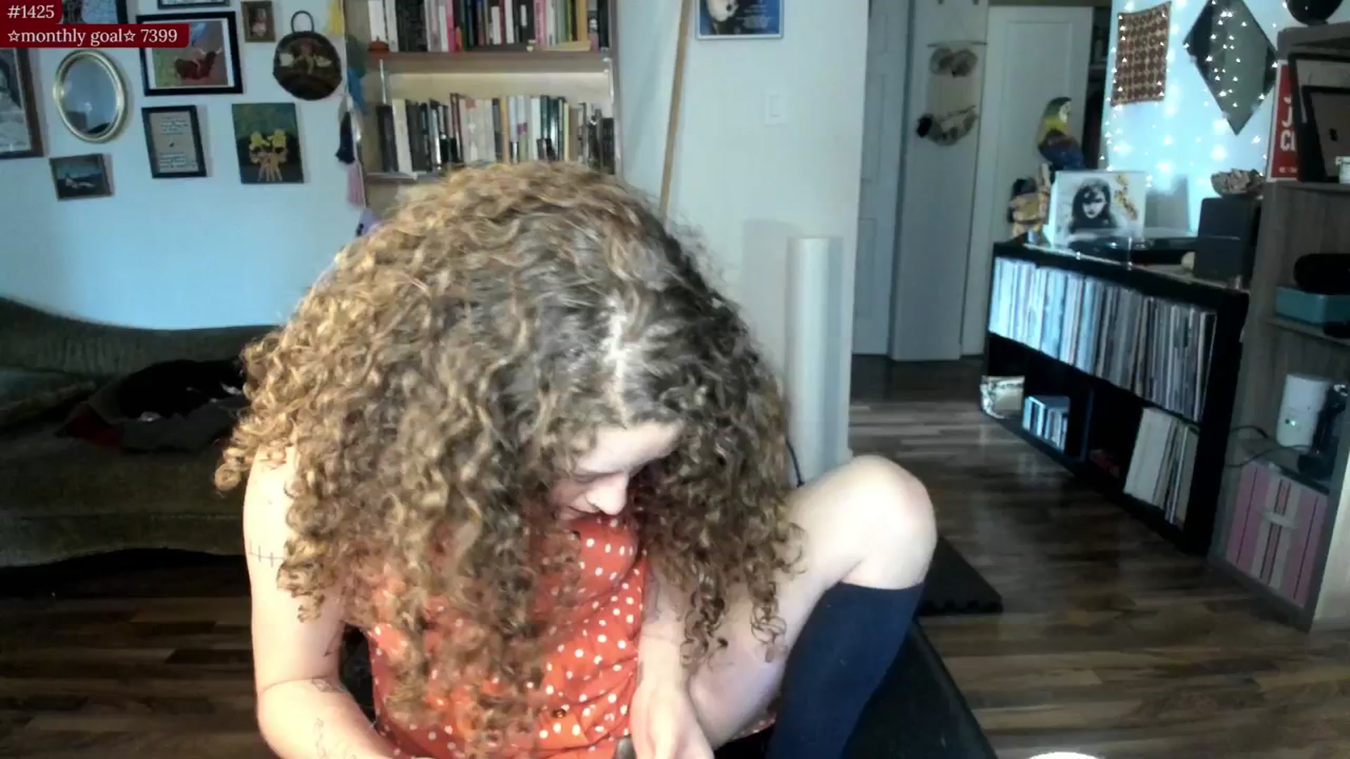 Gallery image thumbnail from PeachyQueen_'s myfreecams stream on, 07/25/2025, 23:03 image 13 of 20
