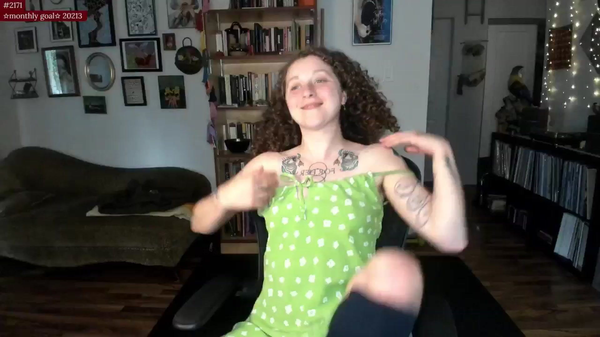 Gallery image thumbnail from PeachyQueen_'s myfreecams stream on, 08/08/2025, 21:59 image 3 of 20