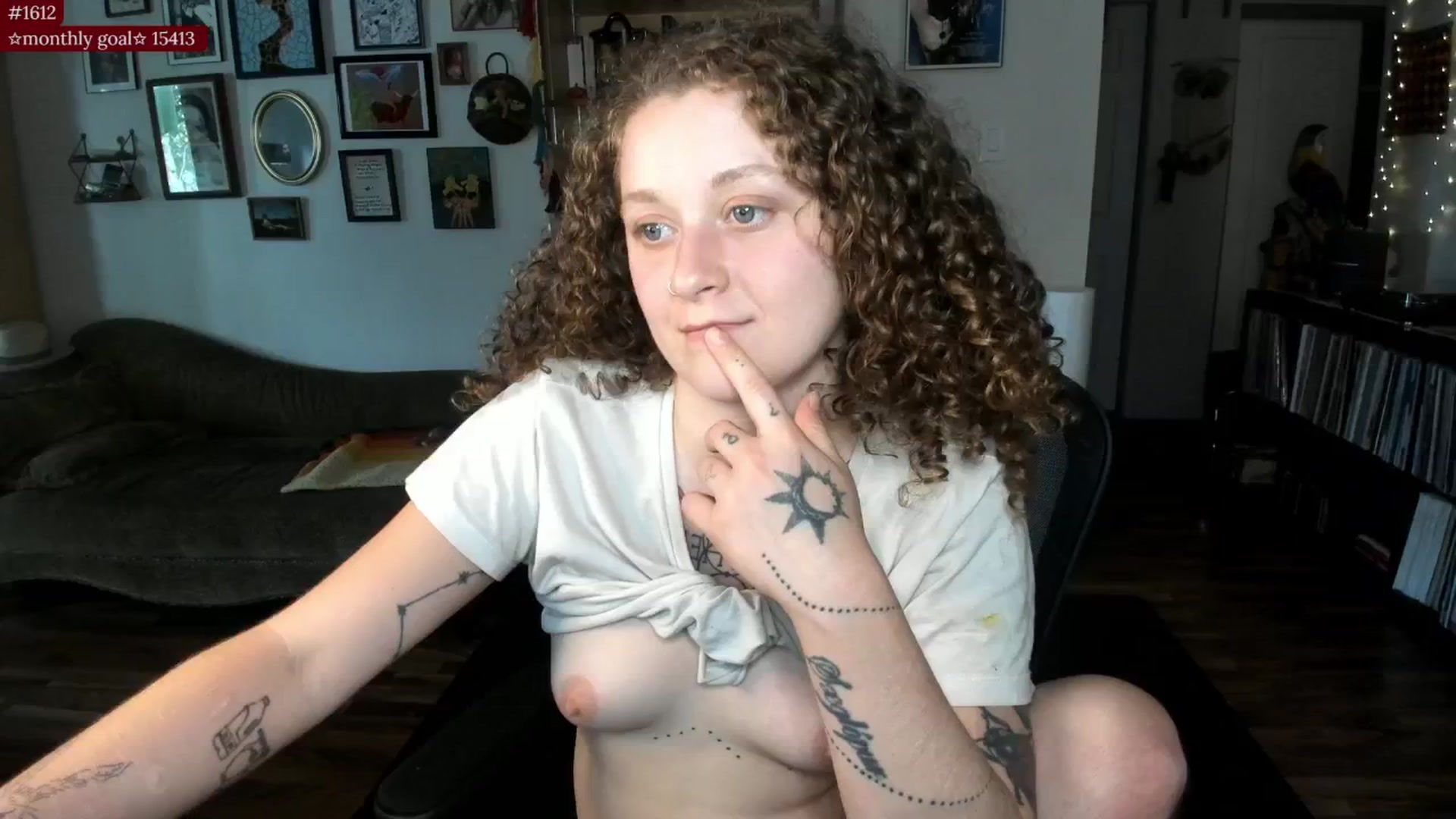 Gallery image thumbnail from PeachyQueen_'s myfreecams stream on, 08/11/2025, 20:27 image 6 of 20