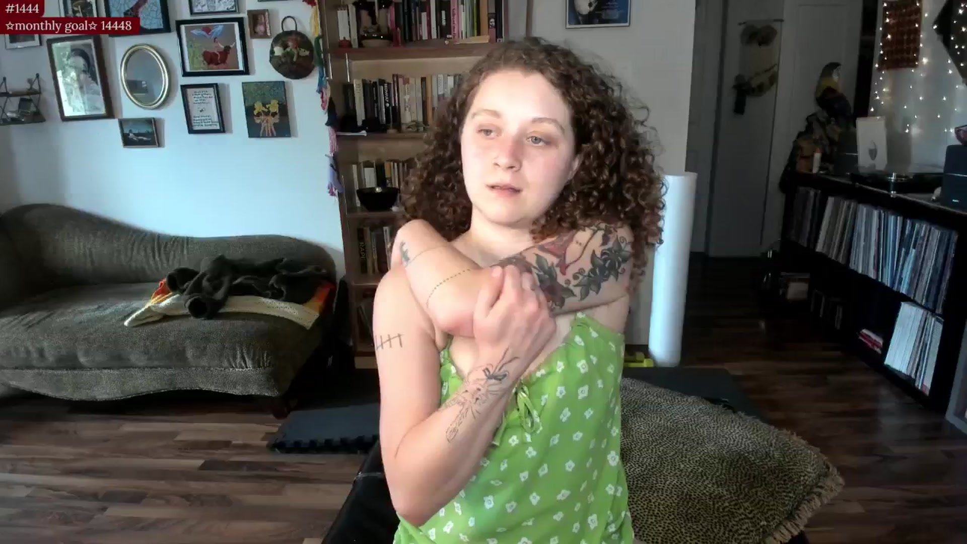Gallery image thumbnail from PeachyQueen_'s myfreecams stream on, 08/12/2025, 21:41 image 6 of 20