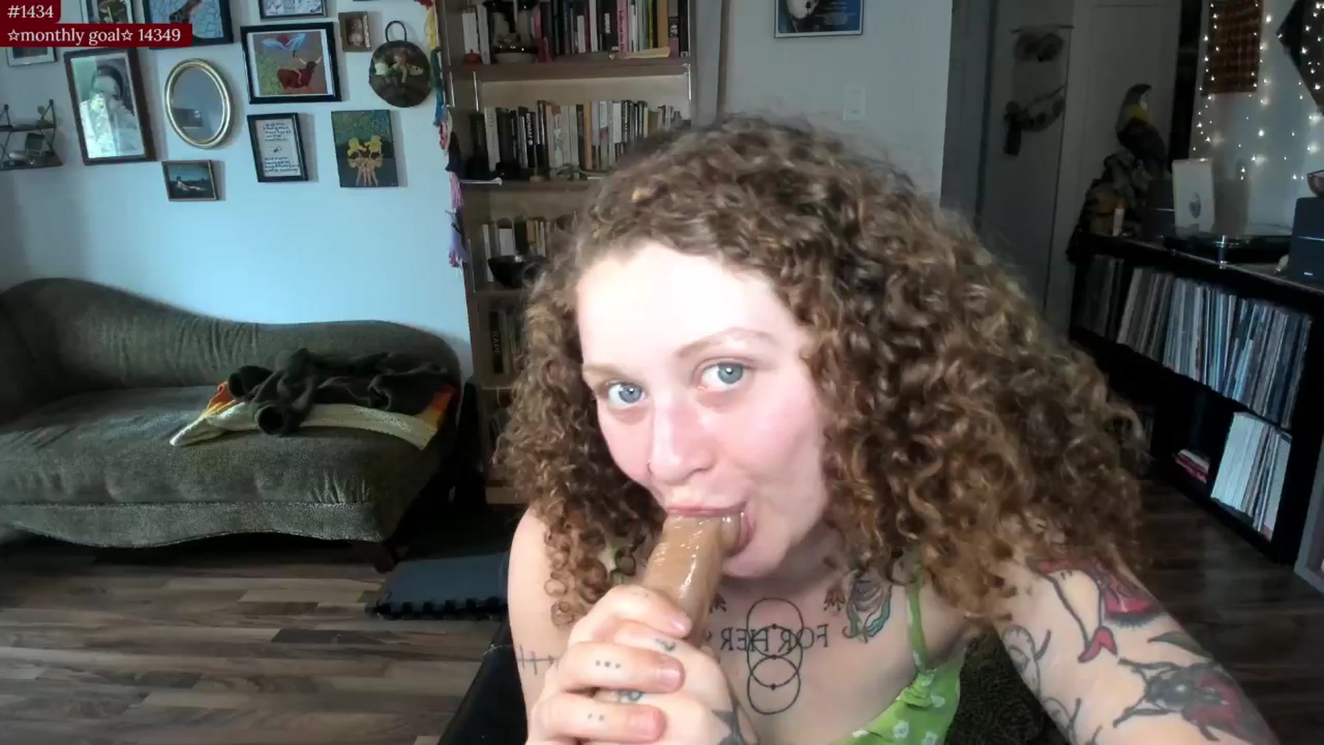 Gallery image thumbnail from PeachyQueen_'s myfreecams stream on, 08/12/2025, 21:41 image 7 of 20