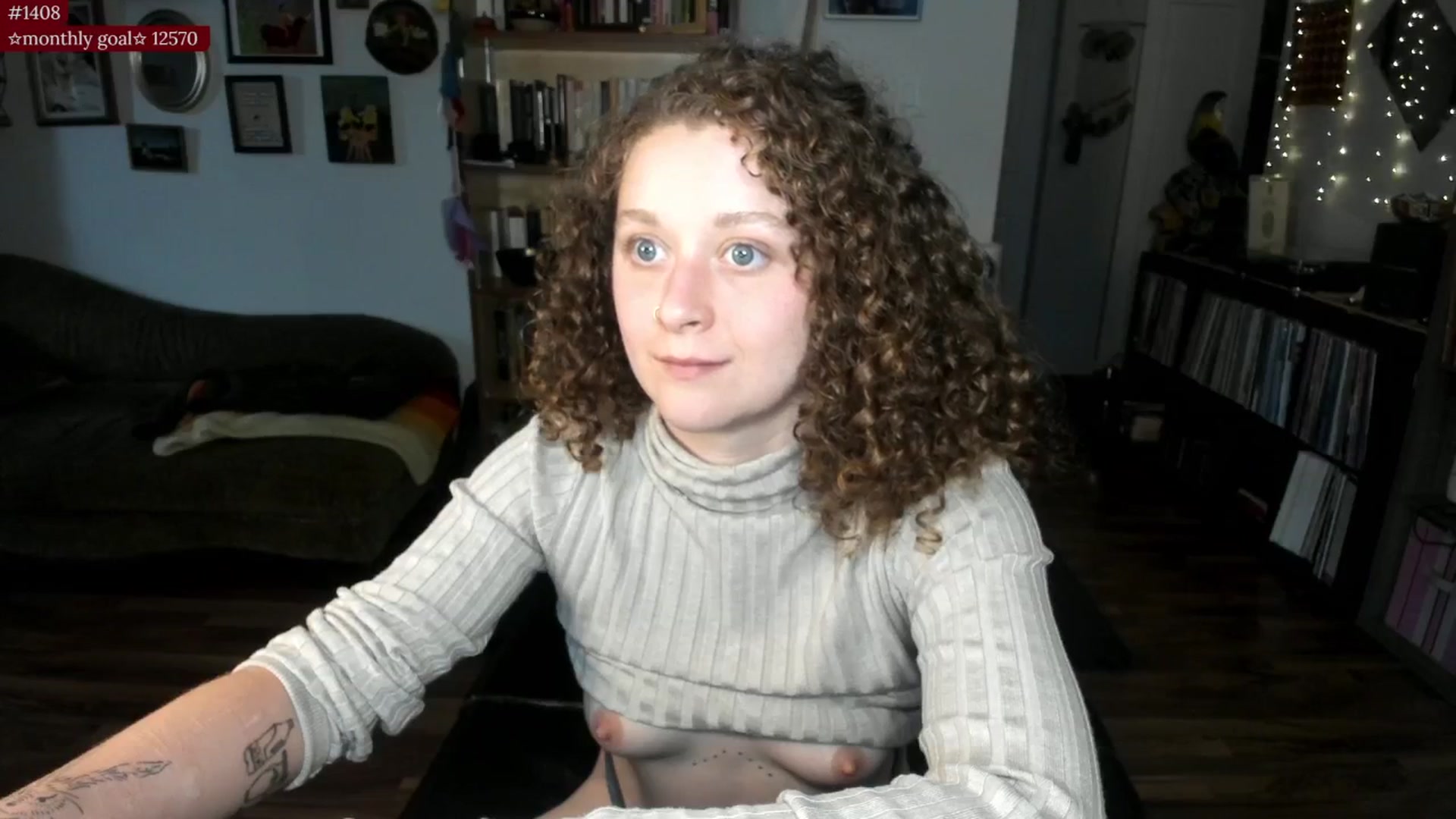 Gallery image thumbnail from PeachyQueen_'s myfreecams stream on, 08/15/2025, 19:00 image 19 of 20