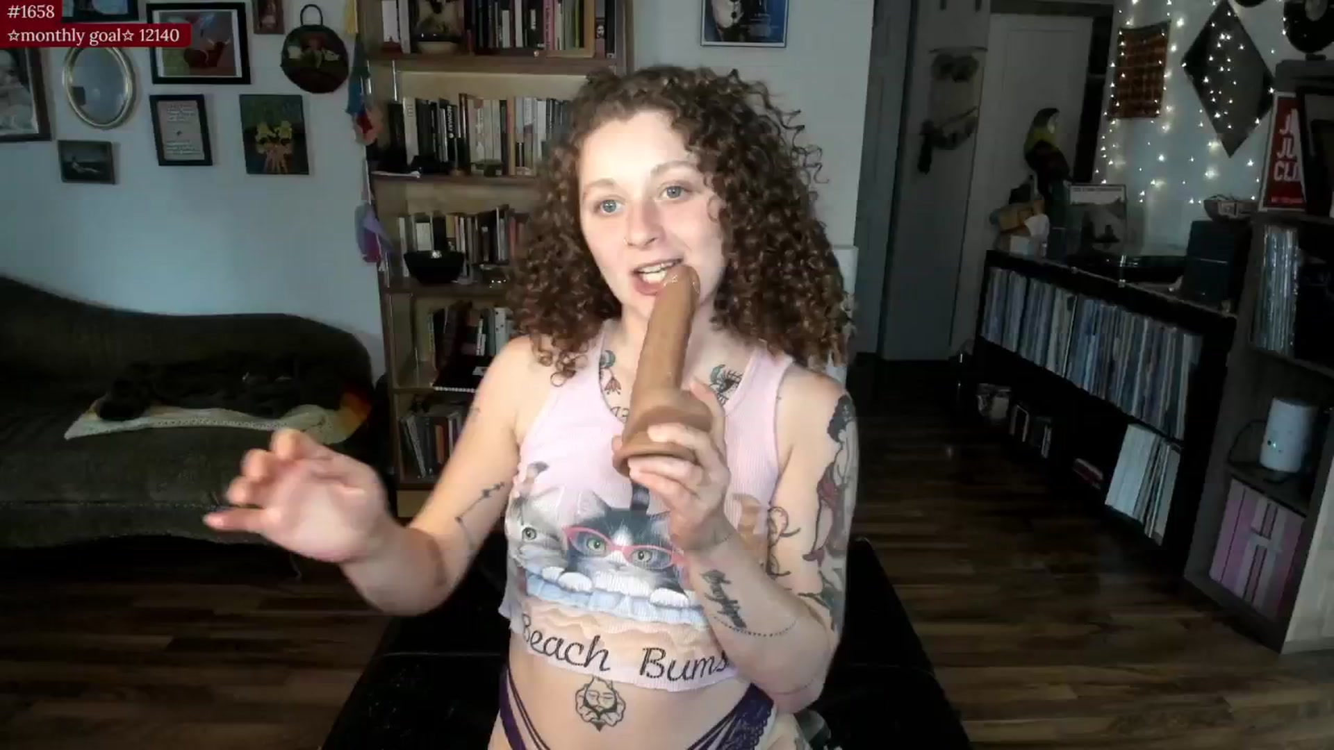 Gallery image thumbnail from PeachyQueen_'s myfreecams stream on, 08/18/2025, 20:23 image 11 of 20
