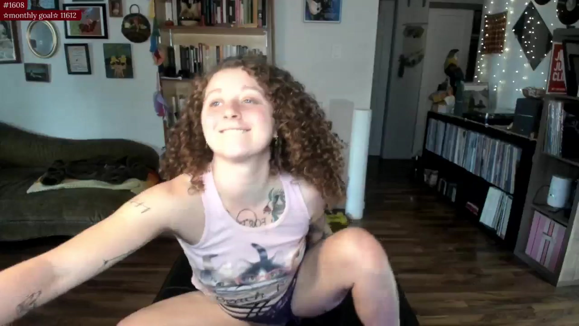 Gallery image thumbnail from PeachyQueen_'s myfreecams stream on, 08/18/2025, 20:23 image 17 of 20