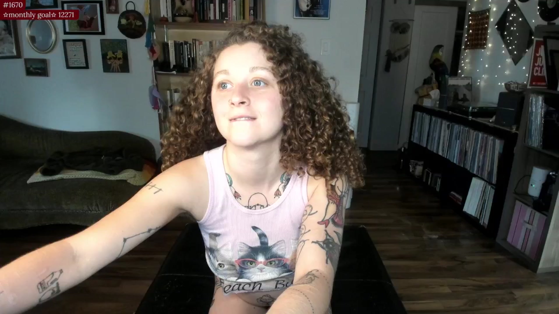 Gallery image thumbnail from PeachyQueen_'s myfreecams stream on, 08/18/2025, 20:23 image 9 of 20
