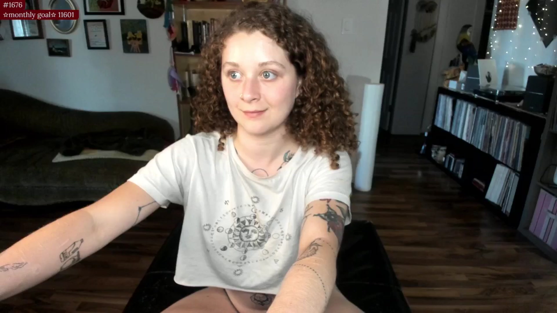 Gallery image thumbnail from PeachyQueen_'s myfreecams stream on, 08/19/2025, 21:26 image 13 of 20