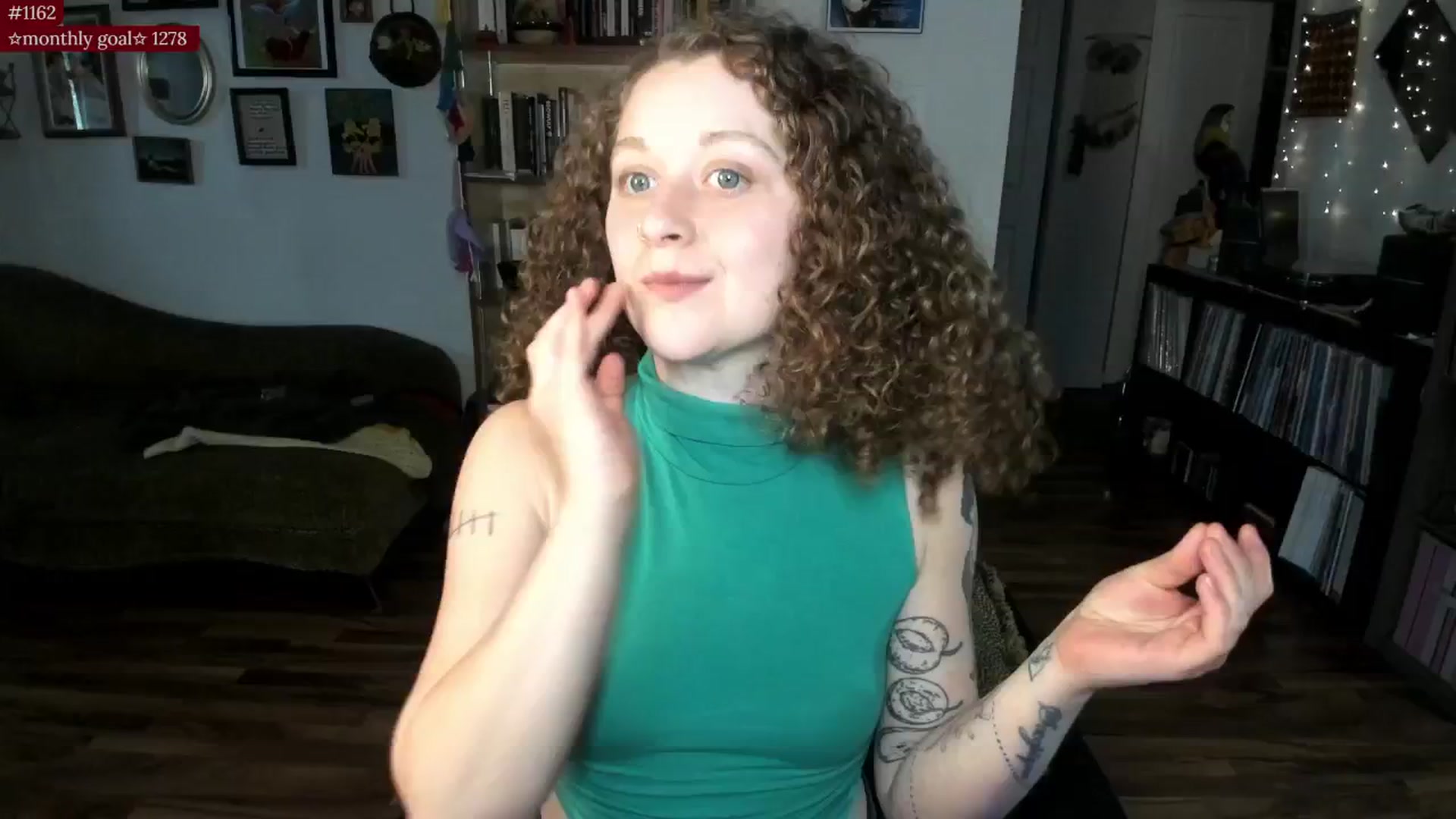 Gallery image thumbnail from PeachyQueen_'s myfreecams stream on, 08/21/2025, 21:33 image 1 of 20