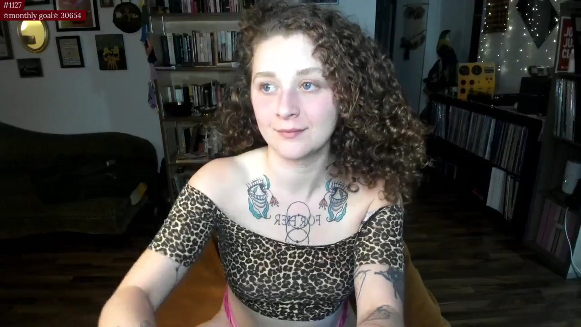Gallery image thumbnail from PeachyQueen_'s myfreecams stream on, 09/10/2025, 04:59 image 17 of 20