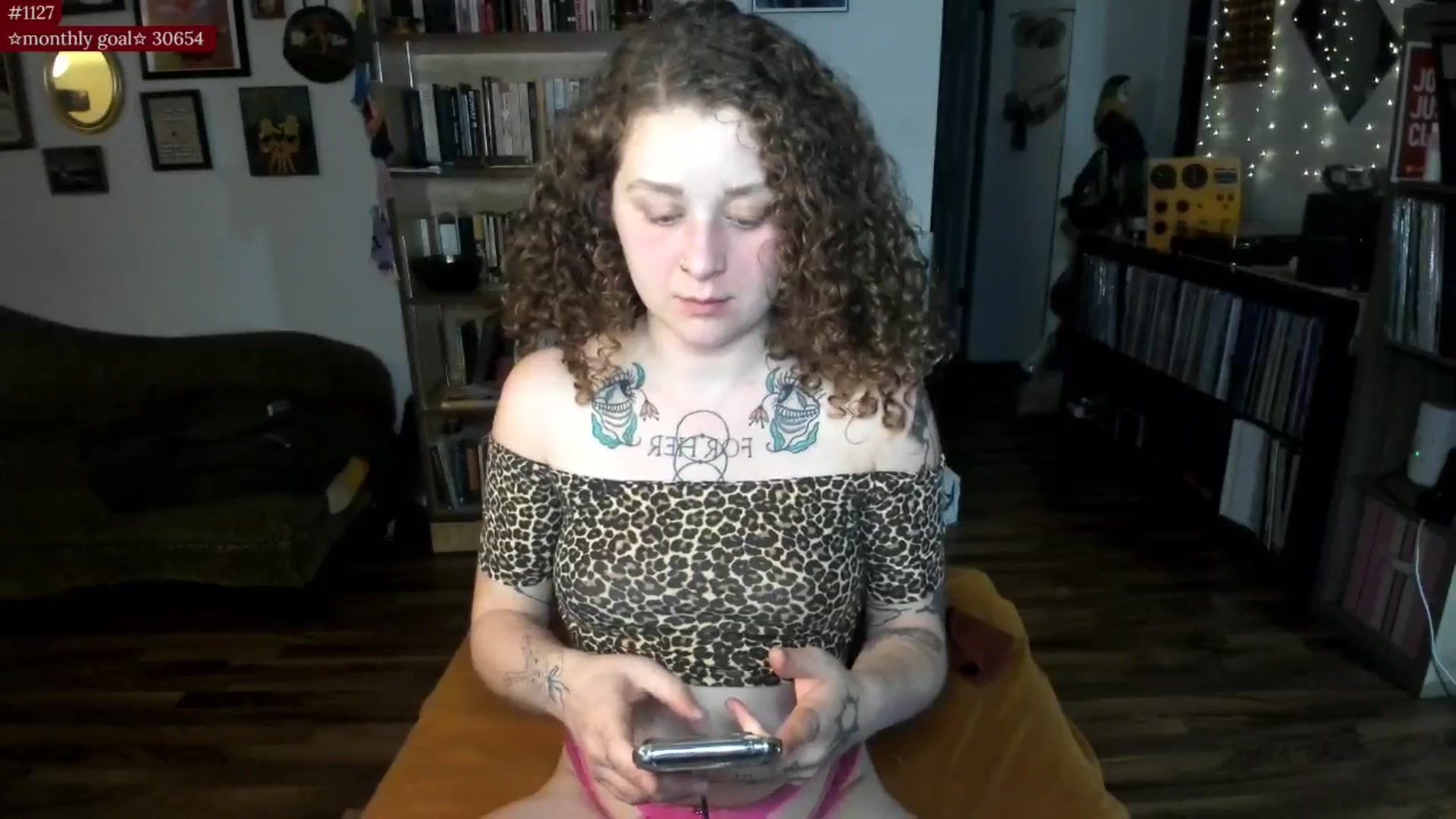 Gallery image thumbnail from PeachyQueen_'s myfreecams stream on, 09/10/2025, 04:59 image 11 of 20