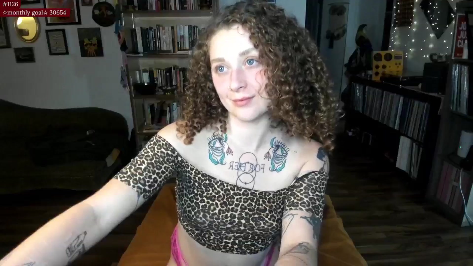 Gallery image thumbnail from PeachyQueen_'s myfreecams stream on, 09/10/2025, 04:59 image 5 of 20
