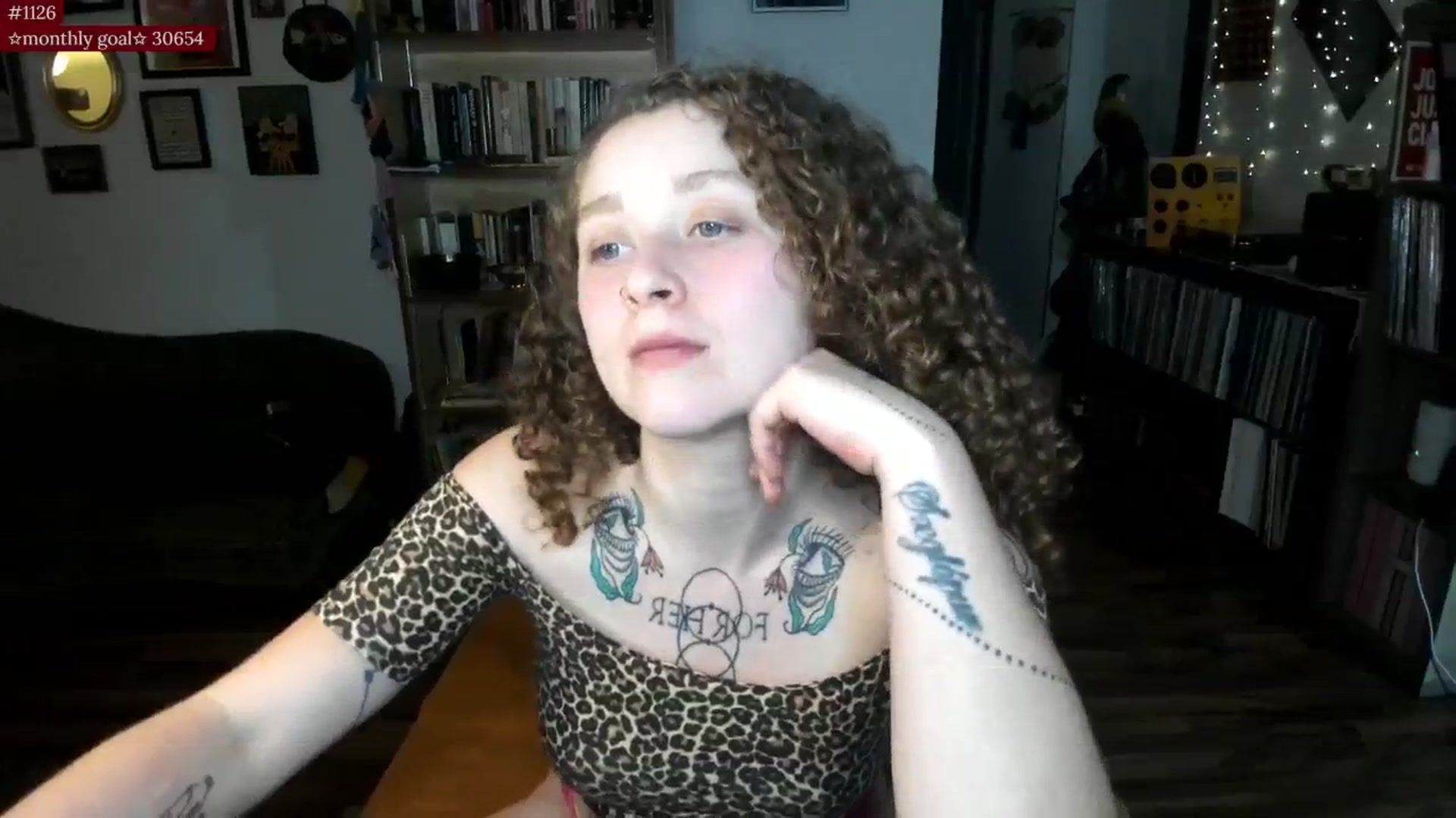 Gallery image thumbnail from PeachyQueen_'s myfreecams stream on, 09/10/2025, 04:59 image 9 of 20