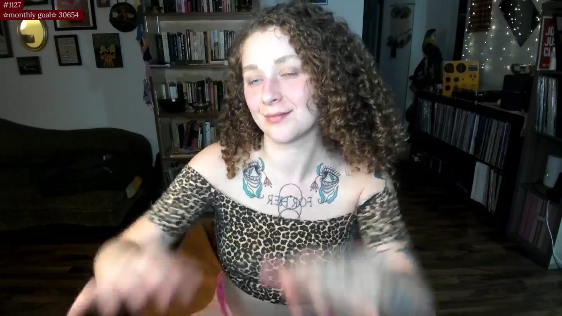Gallery image thumbnail from PeachyQueen_'s myfreecams stream on, 09/10/2025, 04:59 image 12 of 20
