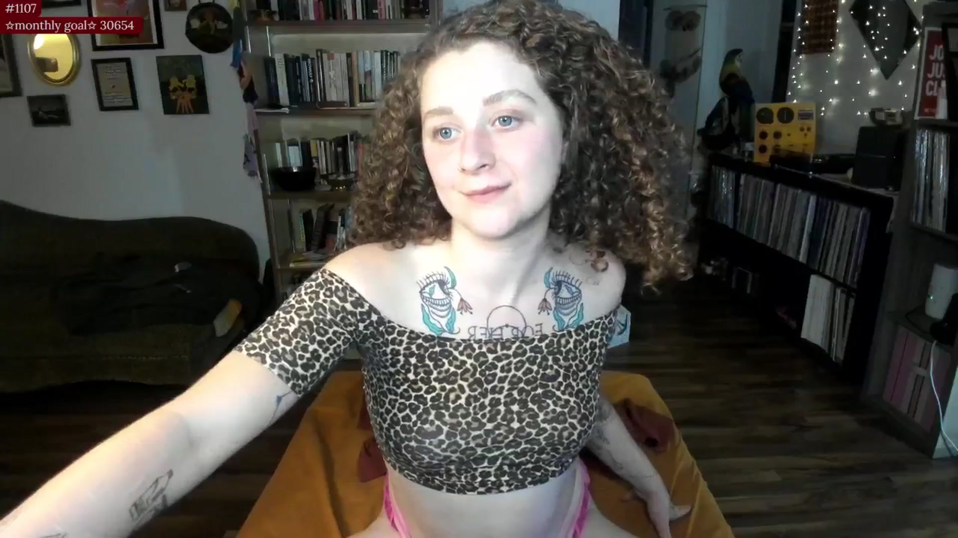 Gallery image thumbnail from PeachyQueen_'s myfreecams stream on, 09/10/2025, 05:27 image 14 of 20