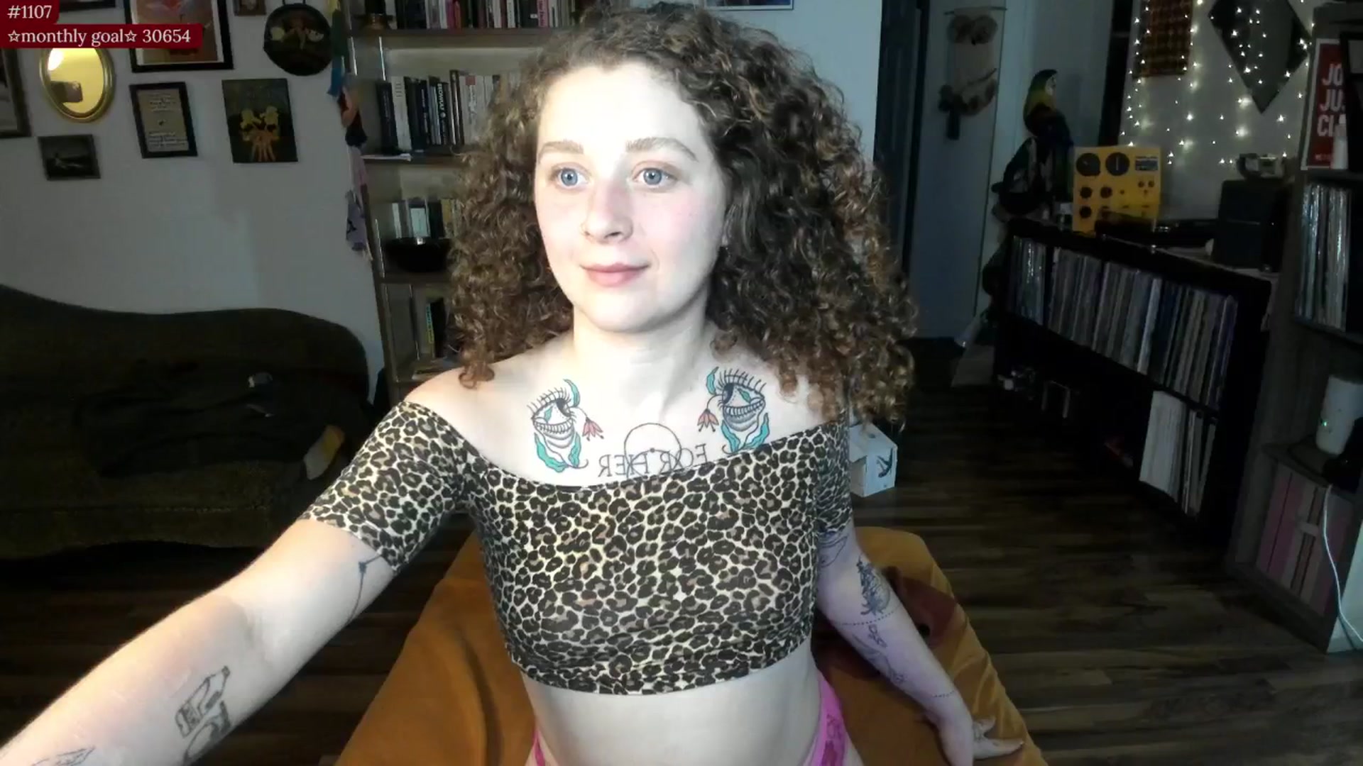 Gallery image thumbnail from PeachyQueen_'s myfreecams stream on, 09/10/2025, 05:27 image 12 of 20