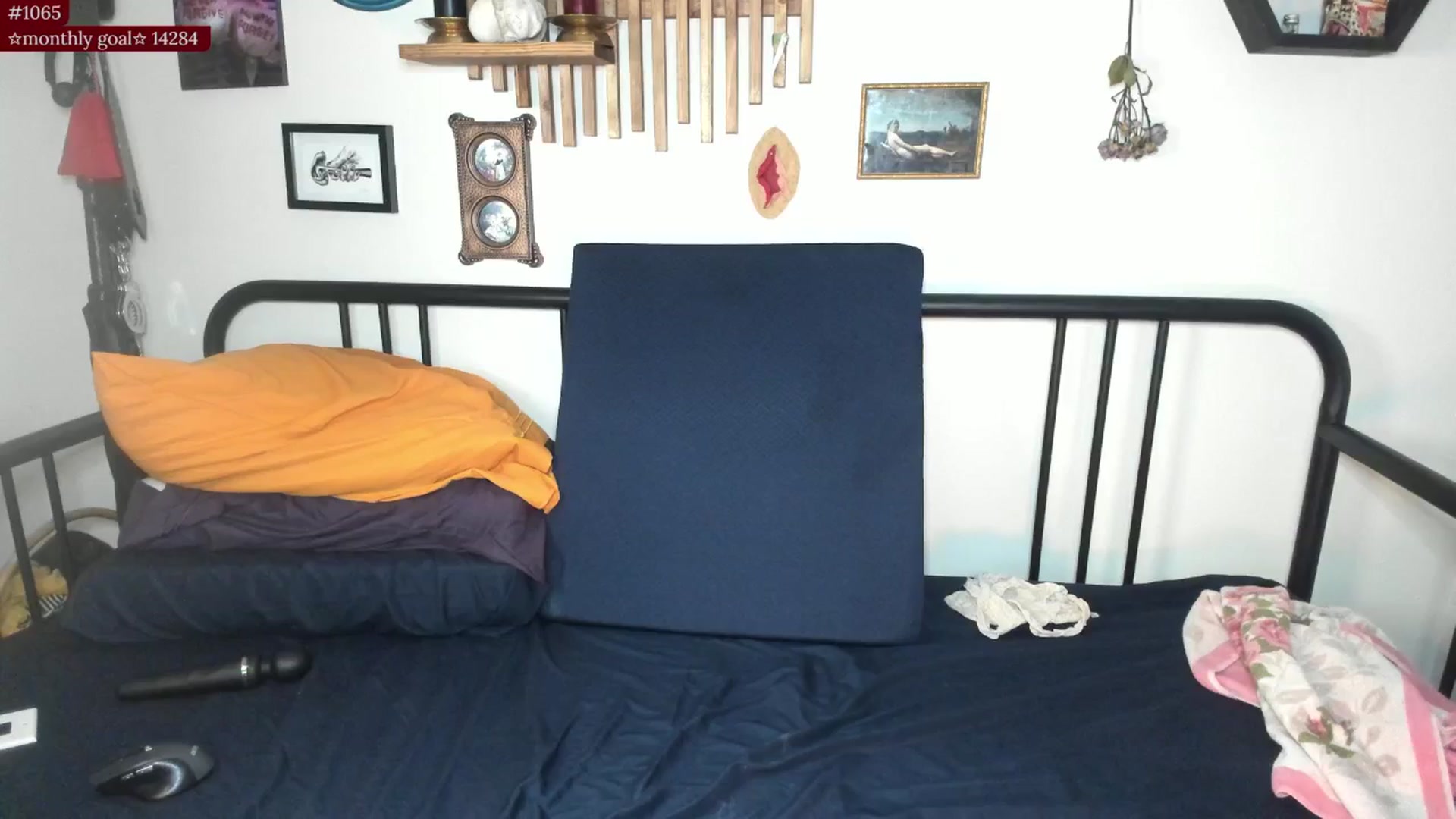 Gallery image thumbnail from PeachyQueen_'s myfreecams stream on, 10/07/2025, 21:15 image 18 of 20
