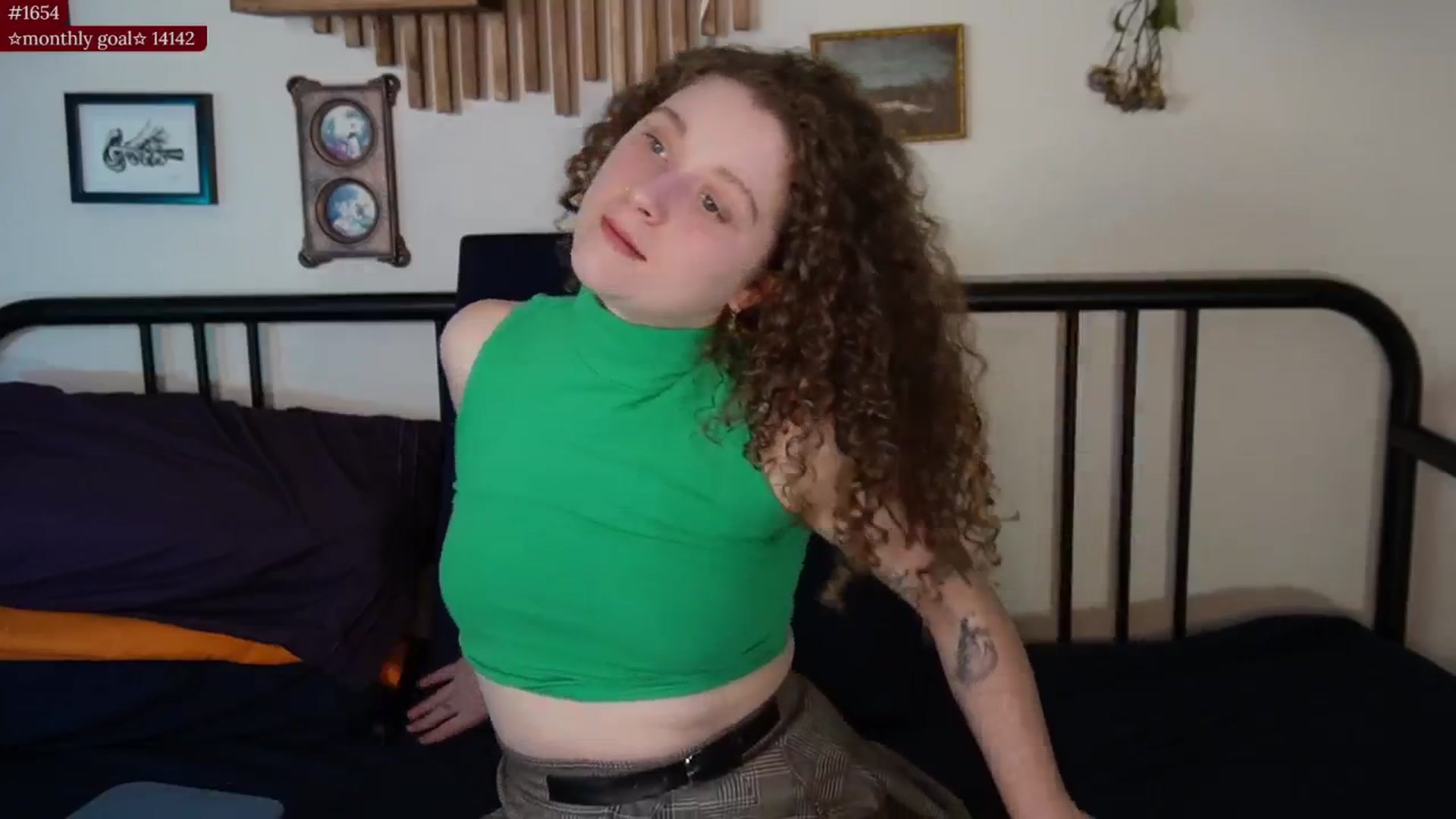 Gallery image thumbnail from PeachyQueen_'s myfreecams stream on, 10/14/2025, 22:25 image 8 of 20