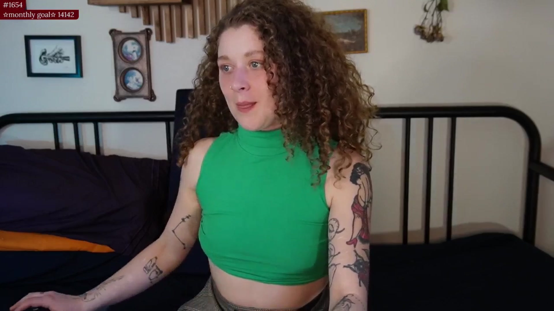Gallery image thumbnail from PeachyQueen_'s myfreecams stream on, 10/14/2025, 22:25 image 3 of 20