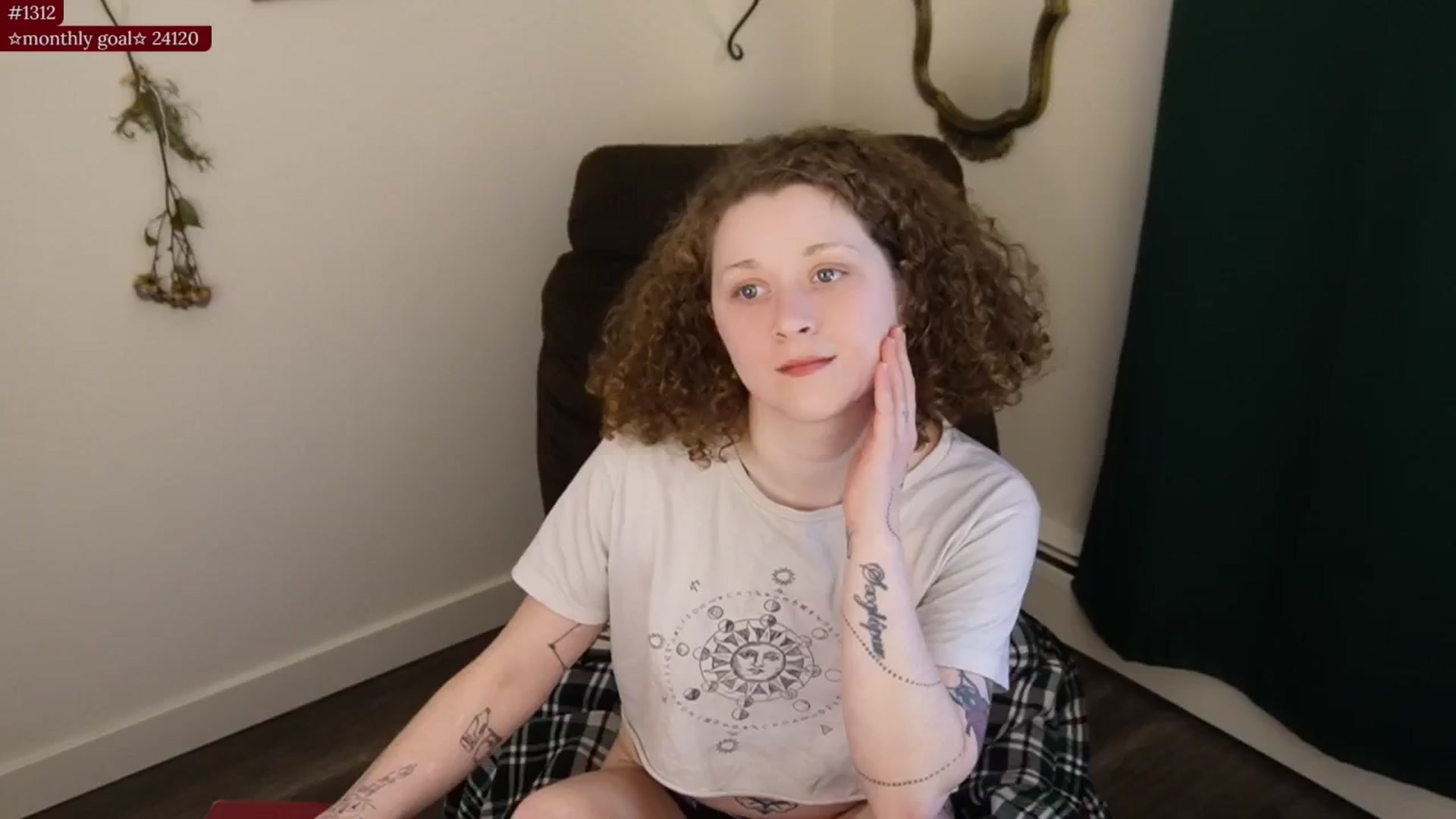 Gallery image thumbnail from PeachyQueen_'s myfreecams stream on, 12/01/2025, 21:33 image 11 of 20
