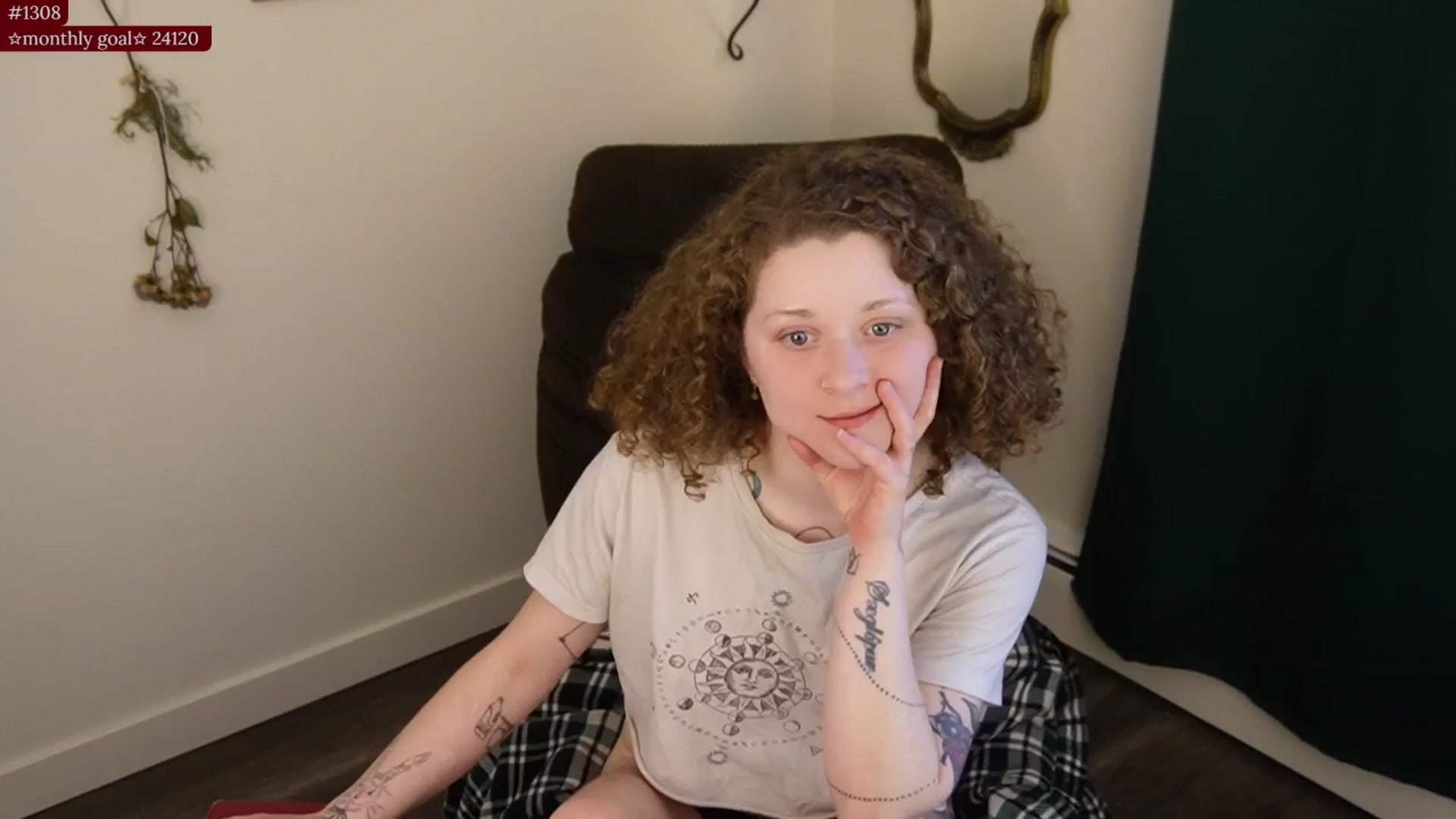 Gallery image thumbnail from PeachyQueen_'s myfreecams stream on, 12/01/2025, 21:33 image 8 of 20