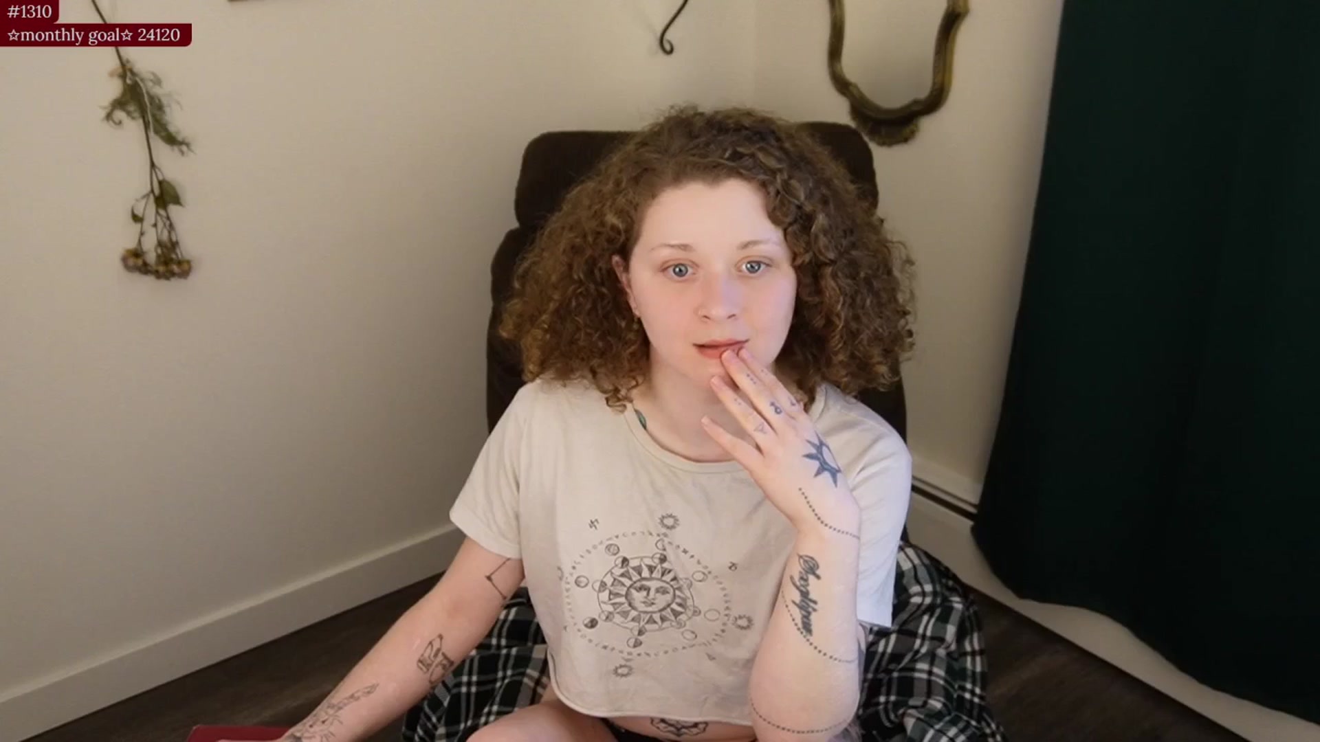 Gallery image thumbnail from PeachyQueen_'s myfreecams stream on, 12/01/2025, 21:33 image 10 of 20
