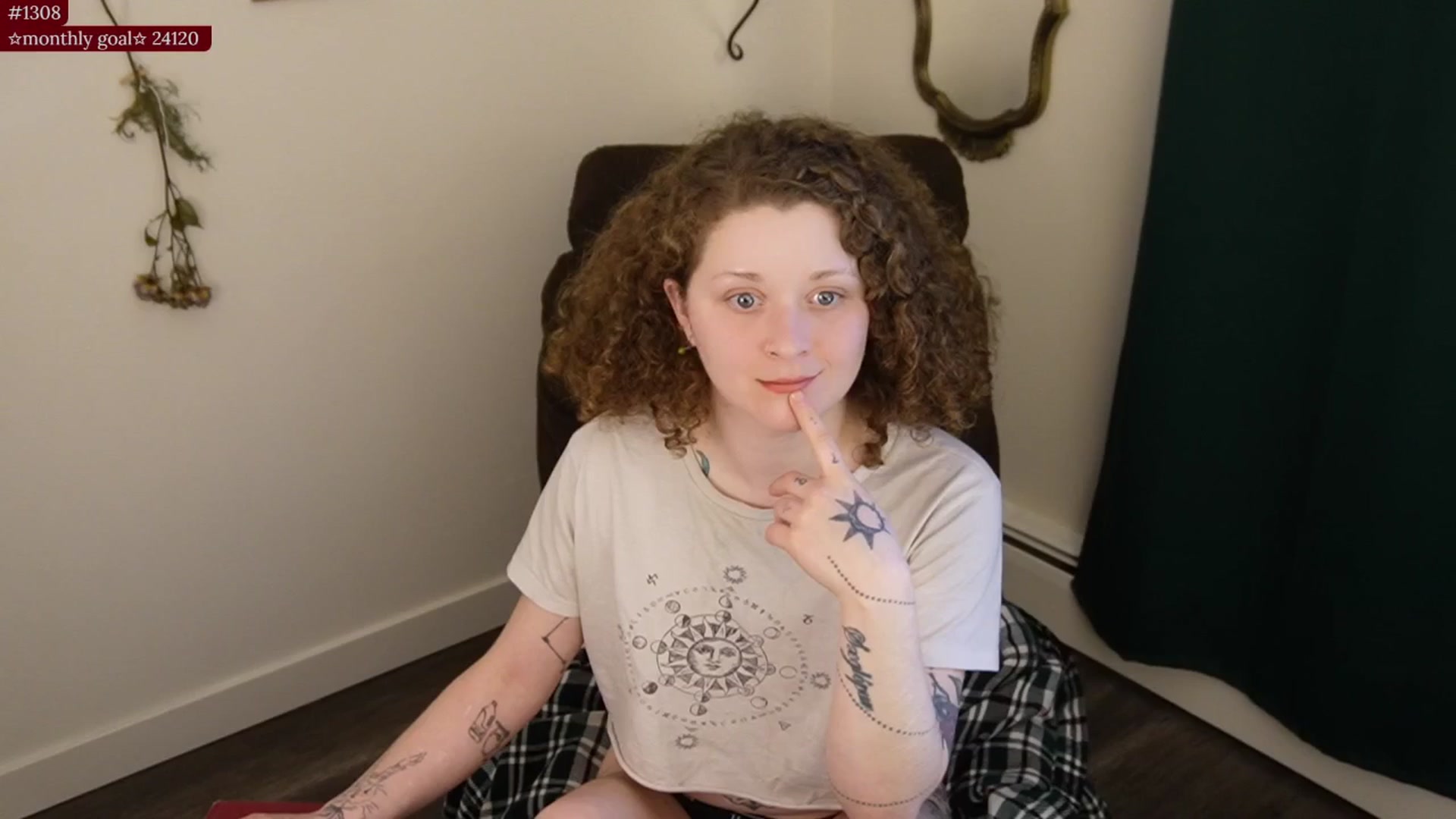 Gallery image thumbnail from PeachyQueen_'s myfreecams stream on, 12/01/2025, 21:33 image 9 of 20