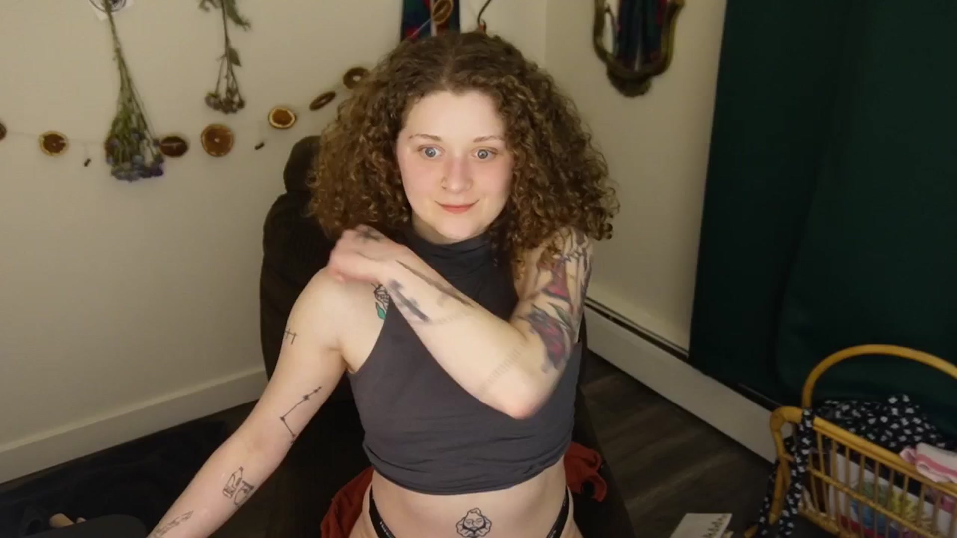 Gallery image thumbnail from PeachyQueen_'s myfreecams stream on, 02/19/2026, 07:59 image 2 of 20