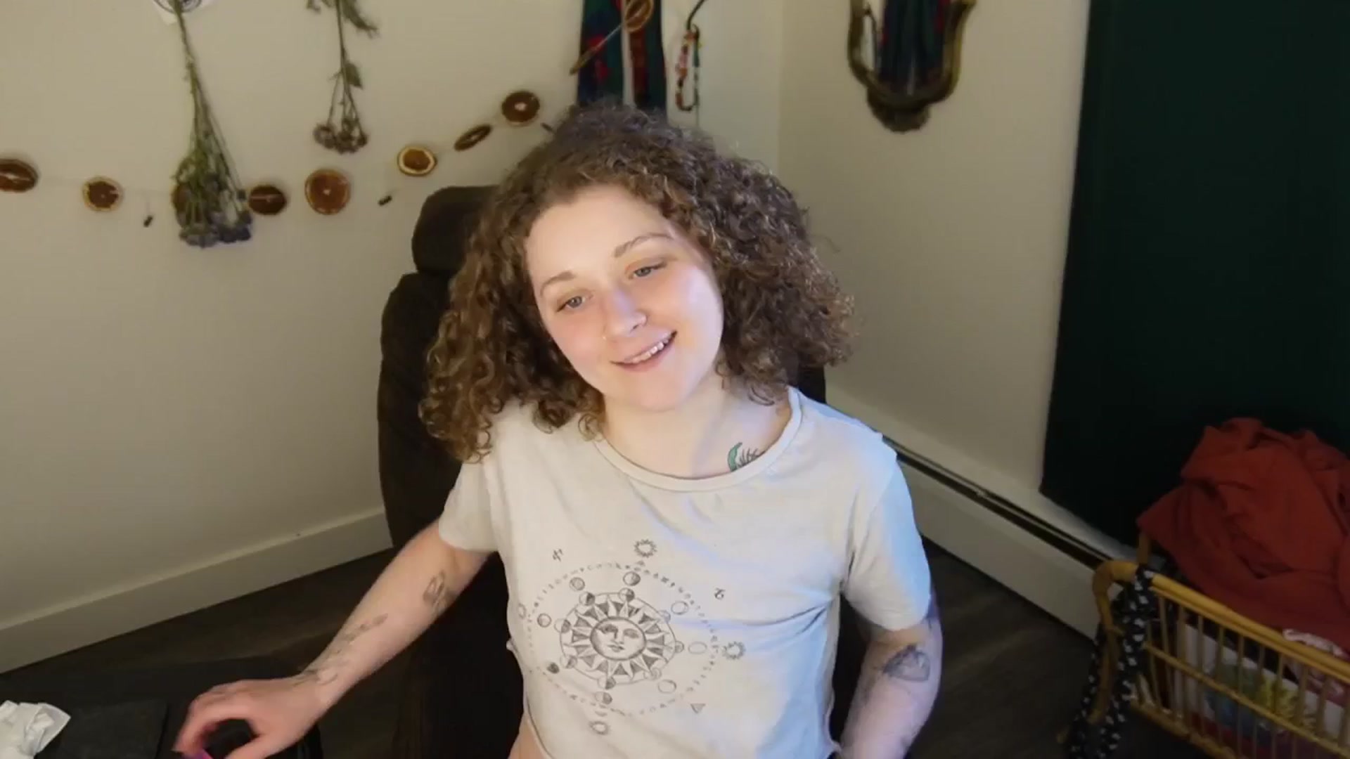 Gallery image thumbnail from PeachyQueen_'s myfreecams stream on, 02/21/2026, 24:01 image 17 of 20
