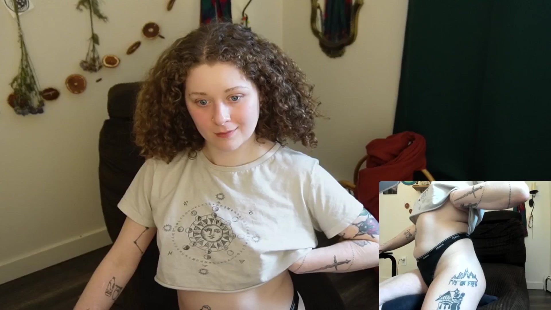 Gallery image thumbnail from PeachyQueen_'s myfreecams stream on, 02/25/2026, 22:25 image 12 of 20