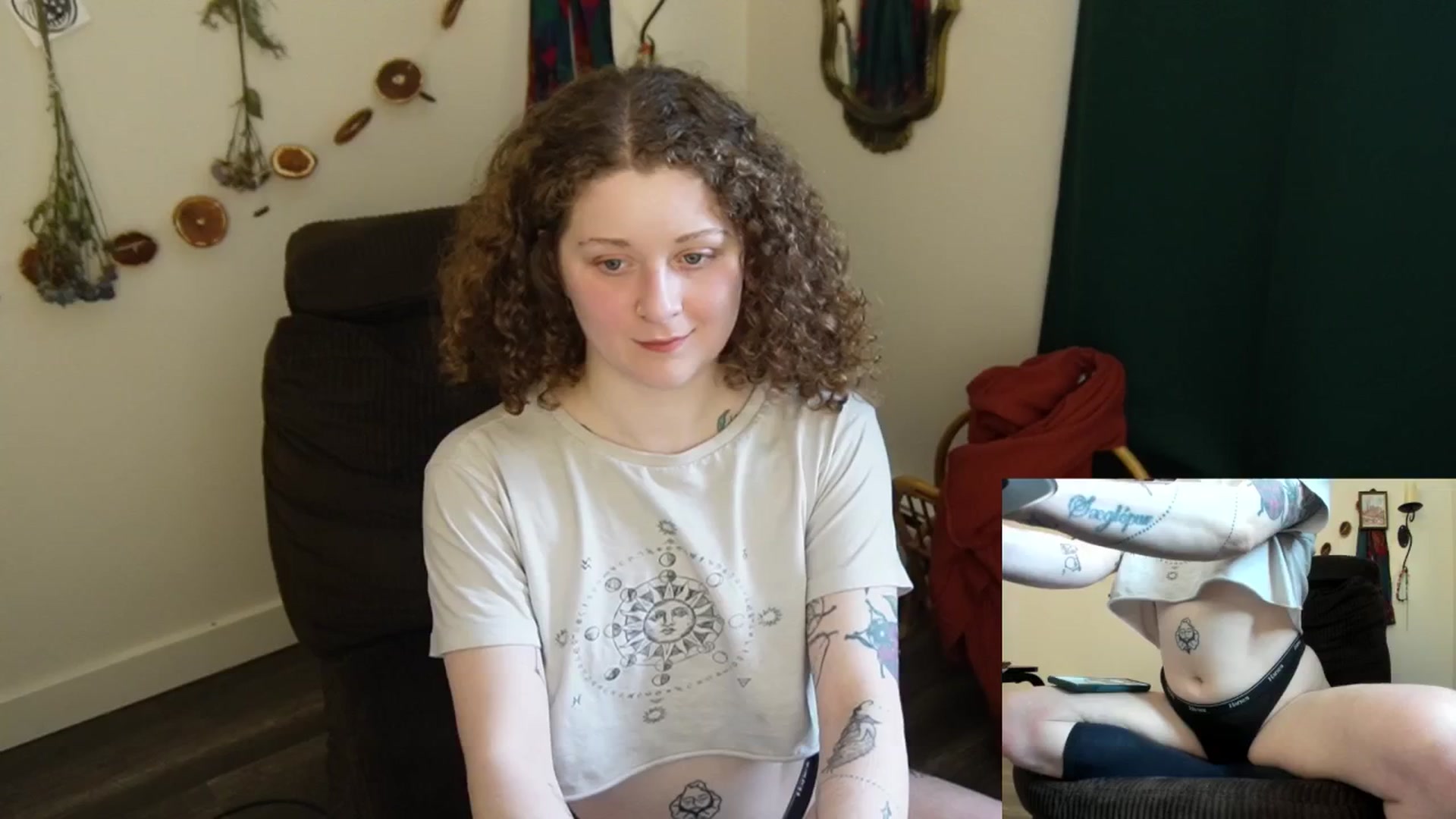 Gallery image thumbnail from PeachyQueen_'s myfreecams stream on, 02/25/2026, 22:25 image 10 of 20
