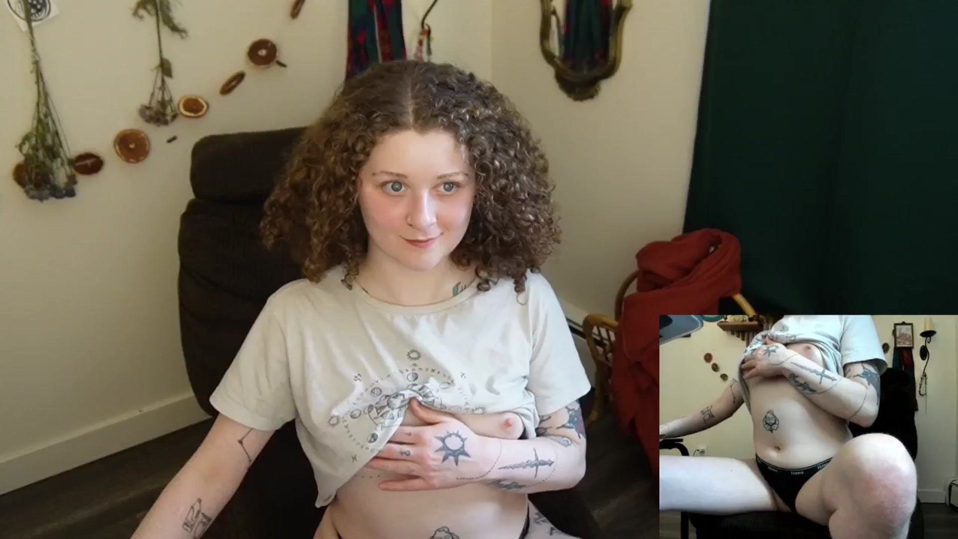Gallery image thumbnail from PeachyQueen_'s myfreecams stream on, 02/25/2026, 22:25 image 19 of 20
