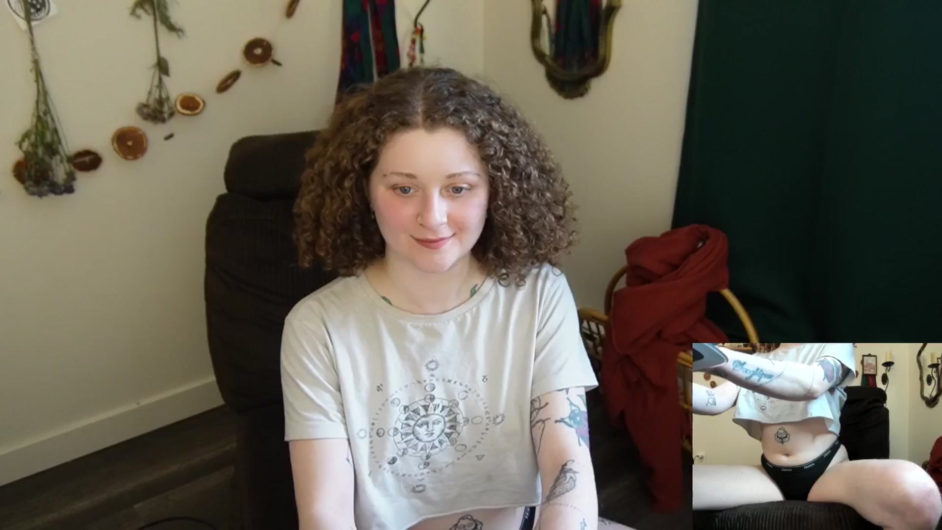Gallery image thumbnail from PeachyQueen_'s myfreecams stream on, 02/25/2026, 22:25 image 1 of 20