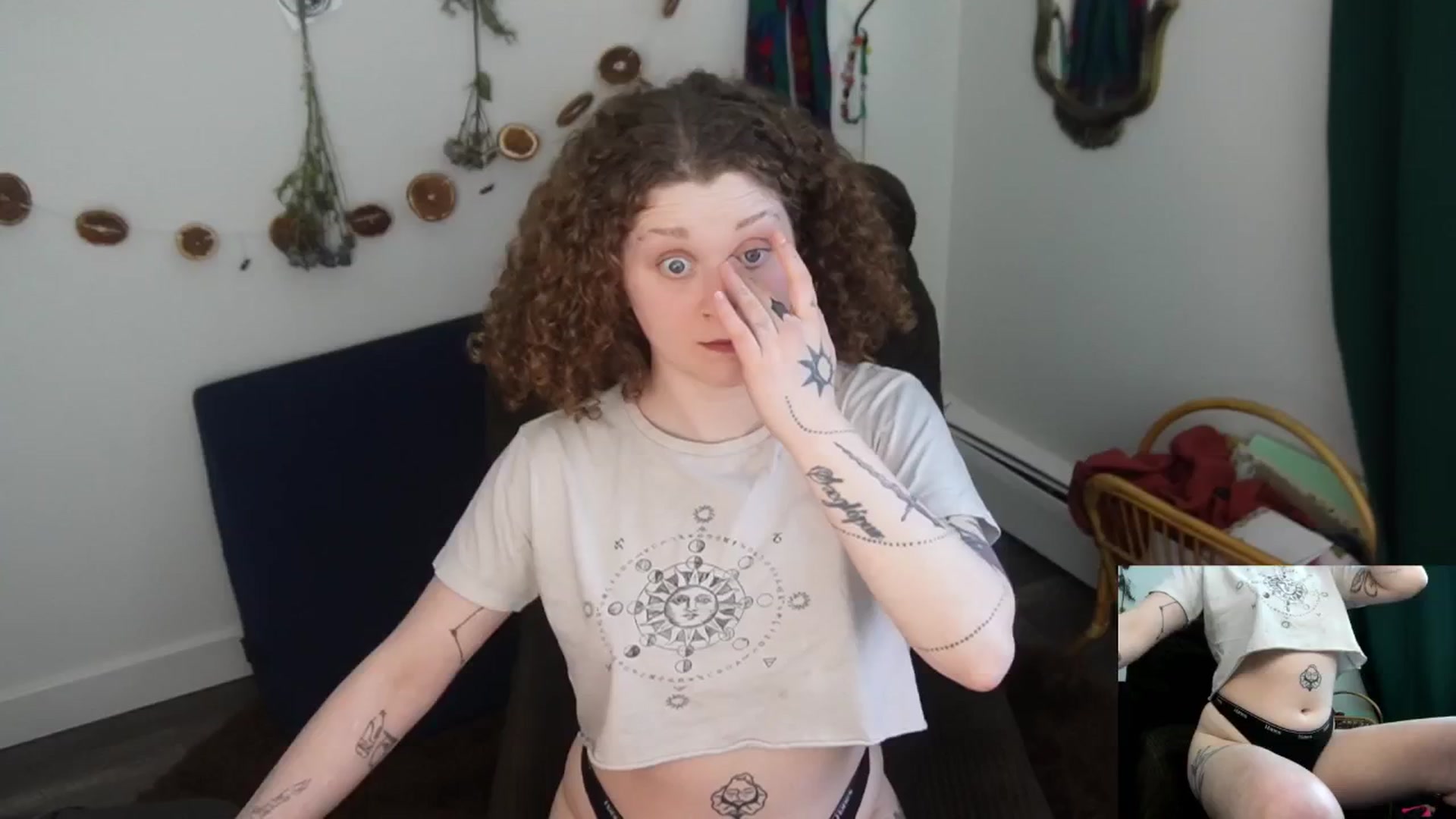 Gallery image thumbnail from PeachyQueen_'s myfreecams stream on, 03/03/2026, 22:29 image 2 of 20