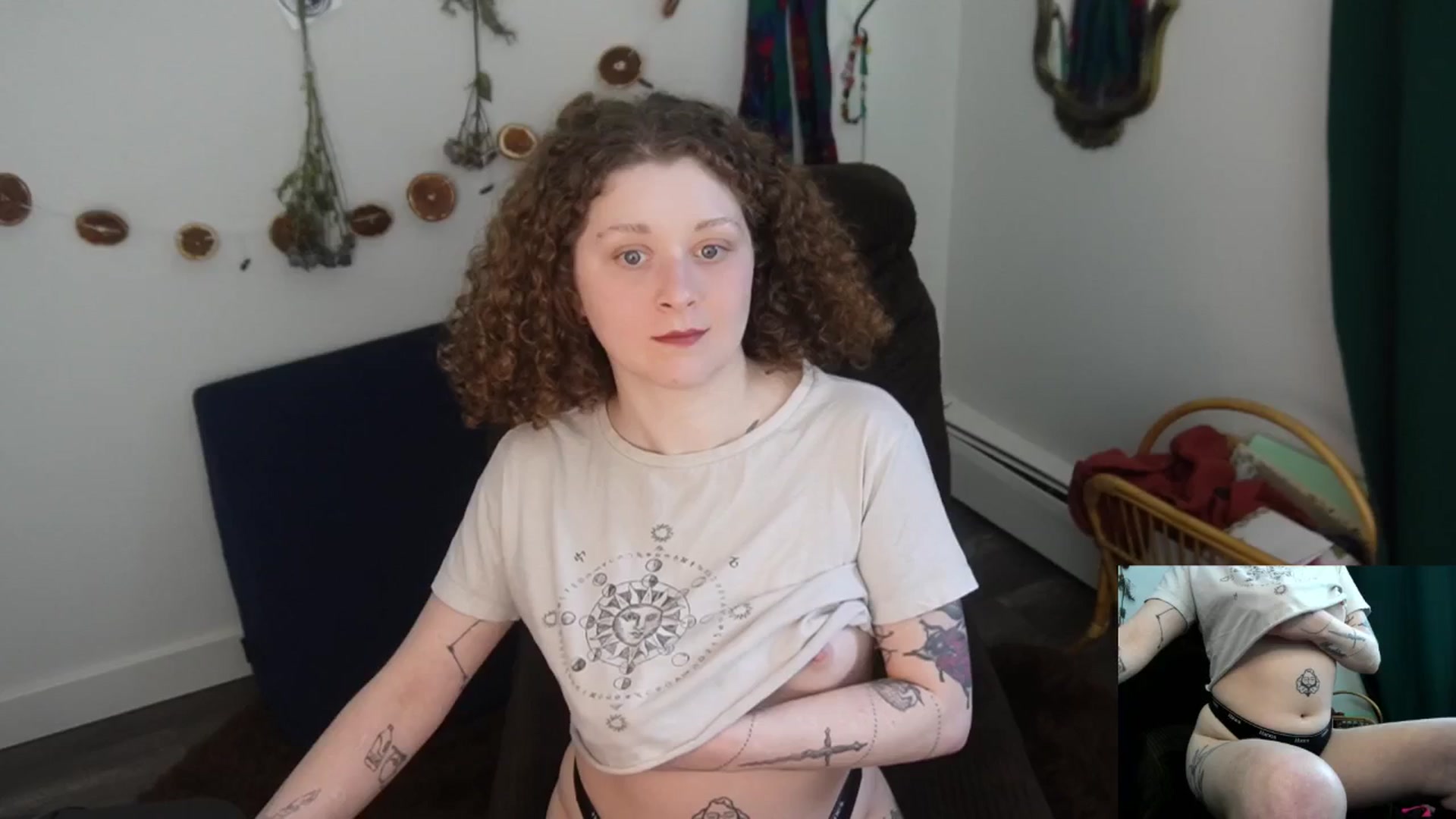 Gallery image thumbnail from PeachyQueen_'s myfreecams stream on, 03/03/2026, 22:29 image 8 of 20