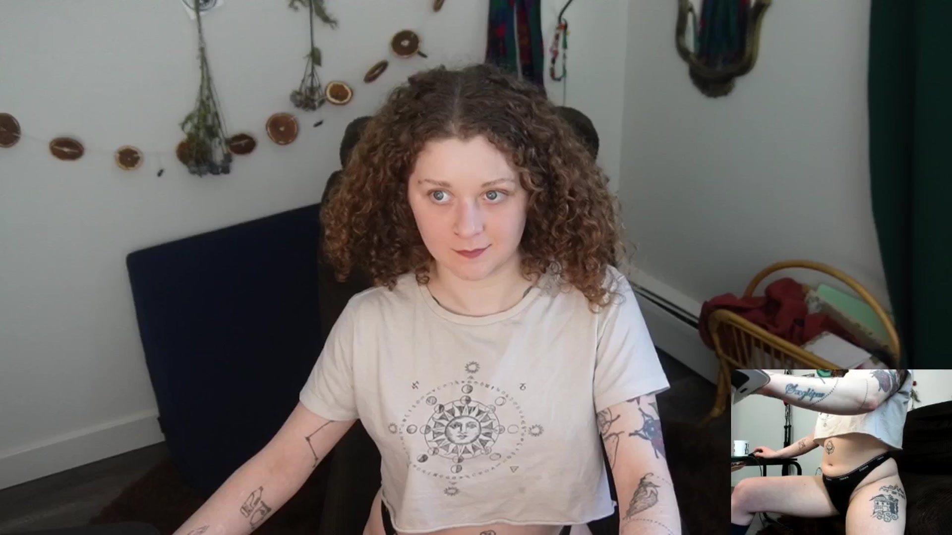Gallery image thumbnail from PeachyQueen_'s myfreecams stream on, 03/03/2026, 22:29 image 12 of 20