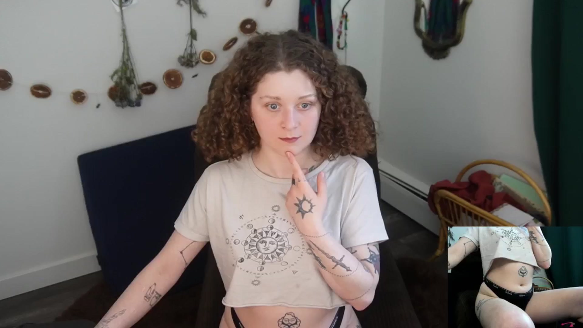 Gallery image thumbnail from PeachyQueen_'s myfreecams stream on, 03/03/2026, 22:29 image 3 of 20