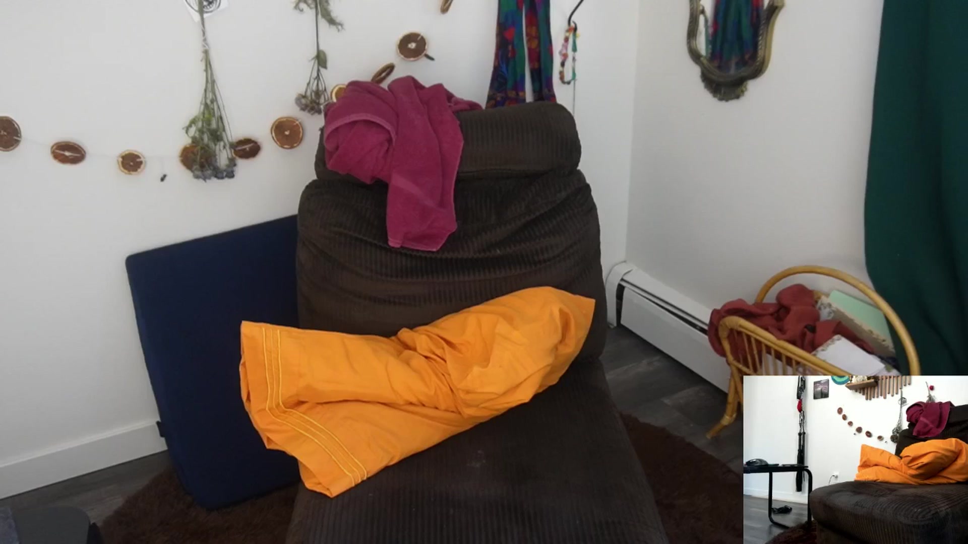 Gallery image thumbnail from PeachyQueen_'s myfreecams stream on, 03/04/2026, 22:58 image 16 of 20