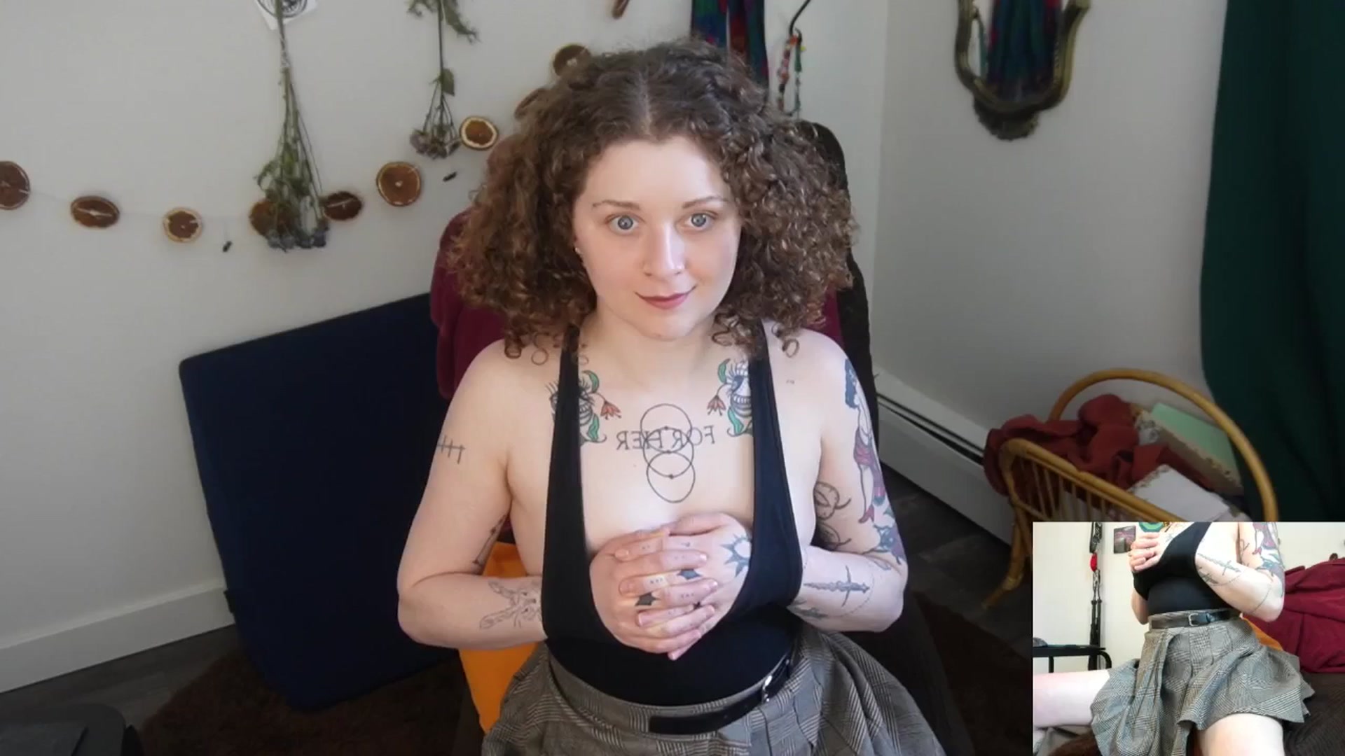 Gallery image thumbnail from PeachyQueen_'s myfreecams stream on, 03/04/2026, 22:58 image 6 of 20