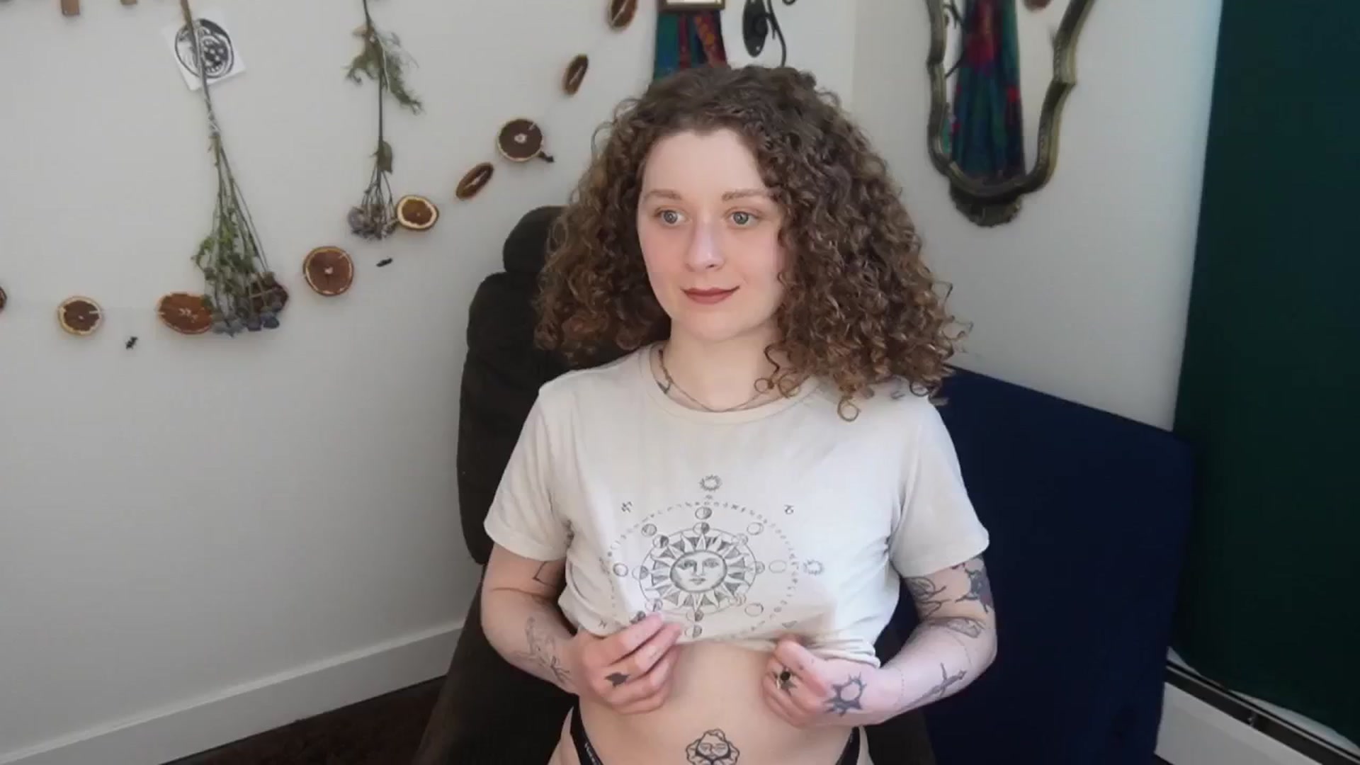 Gallery image thumbnail from PeachyQueen_'s myfreecams stream on, 03/25/2026, 19:42 image 12 of 20