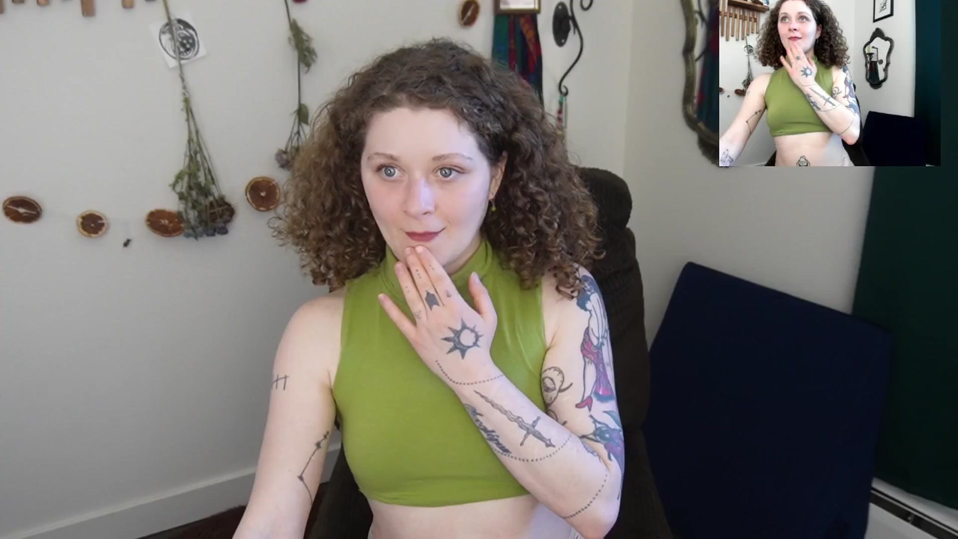 Gallery image thumbnail from PeachyQueen_'s myfreecams stream on, 04/10/2026, 21:48 image 3 of 20