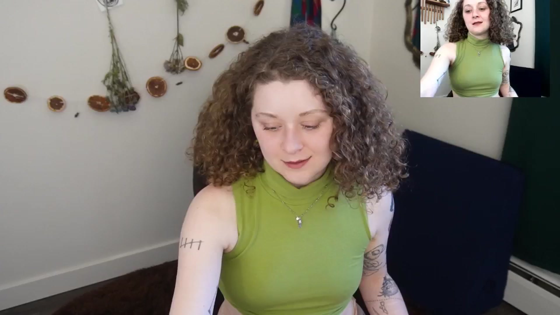 Gallery image thumbnail from PeachyQueen_'s myfreecams stream on, 04/10/2026, 21:48 image 4 of 20