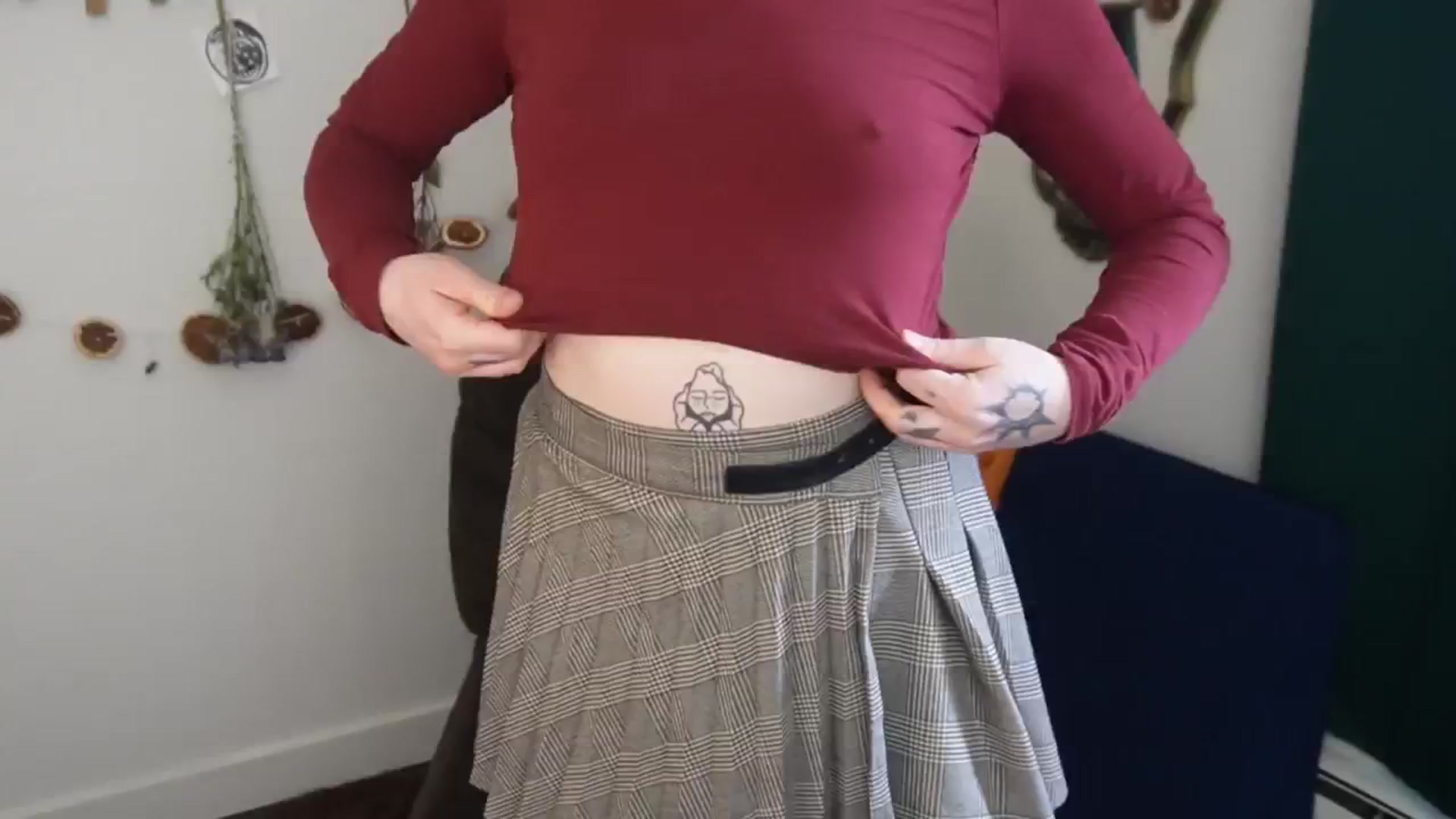 Gallery image thumbnail from PeachyQueen_'s myfreecams stream on, 04/14/2026, 19:13 image 10 of 20