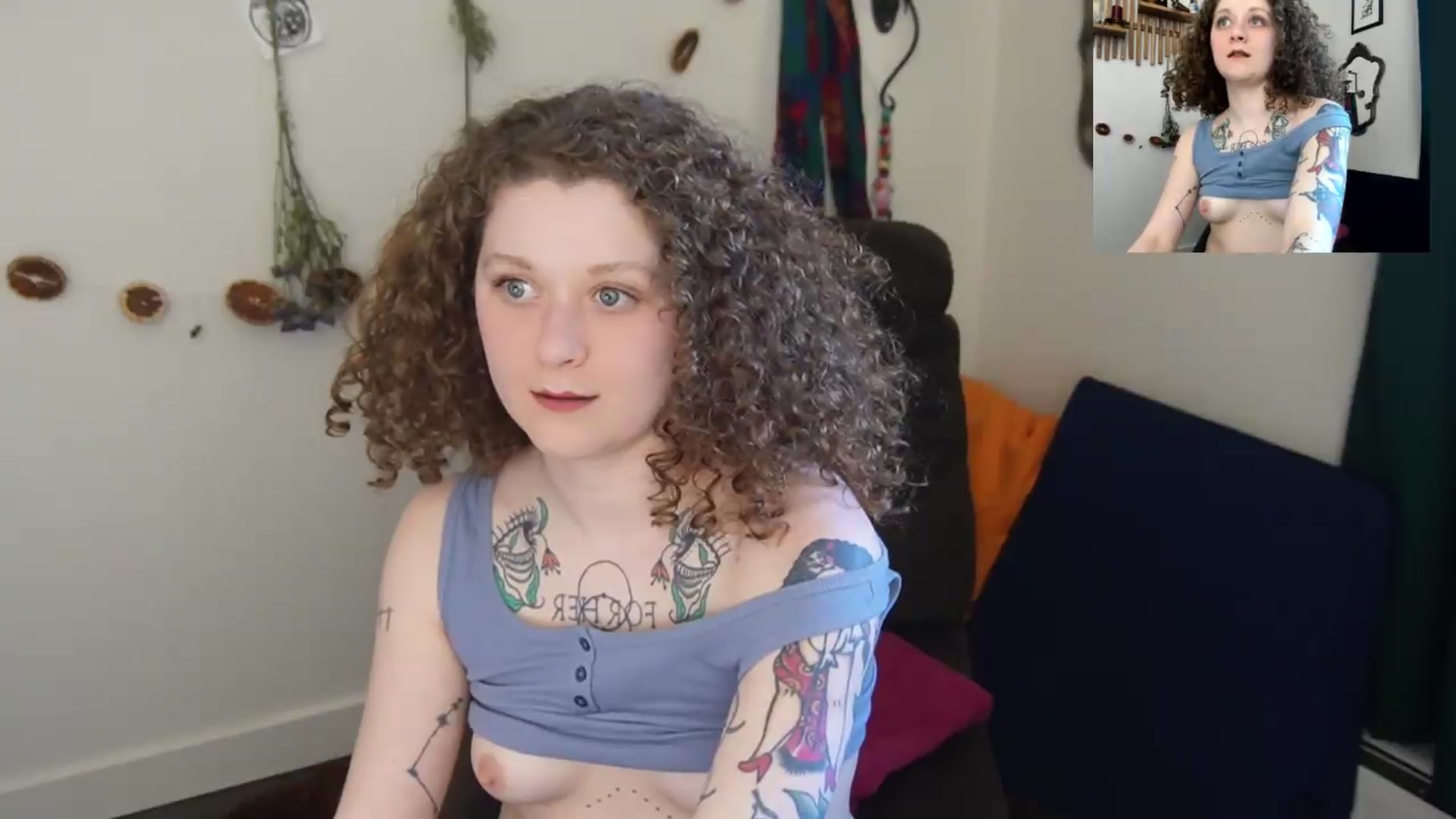 Gallery image thumbnail from PeachyQueen_'s myfreecams stream on, 04/17/2026, 22:20 image 12 of 20