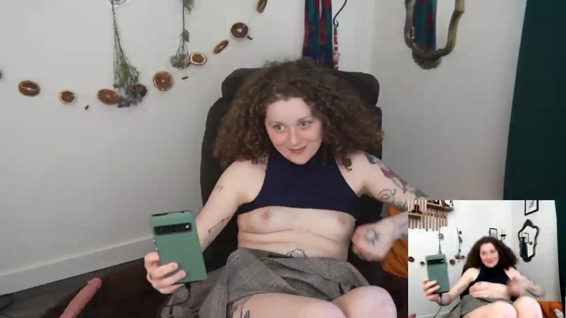 Gallery image thumbnail from PeachyQueen_'s myfreecams stream on, 04/24/2026, 20:14 image 3 of 20