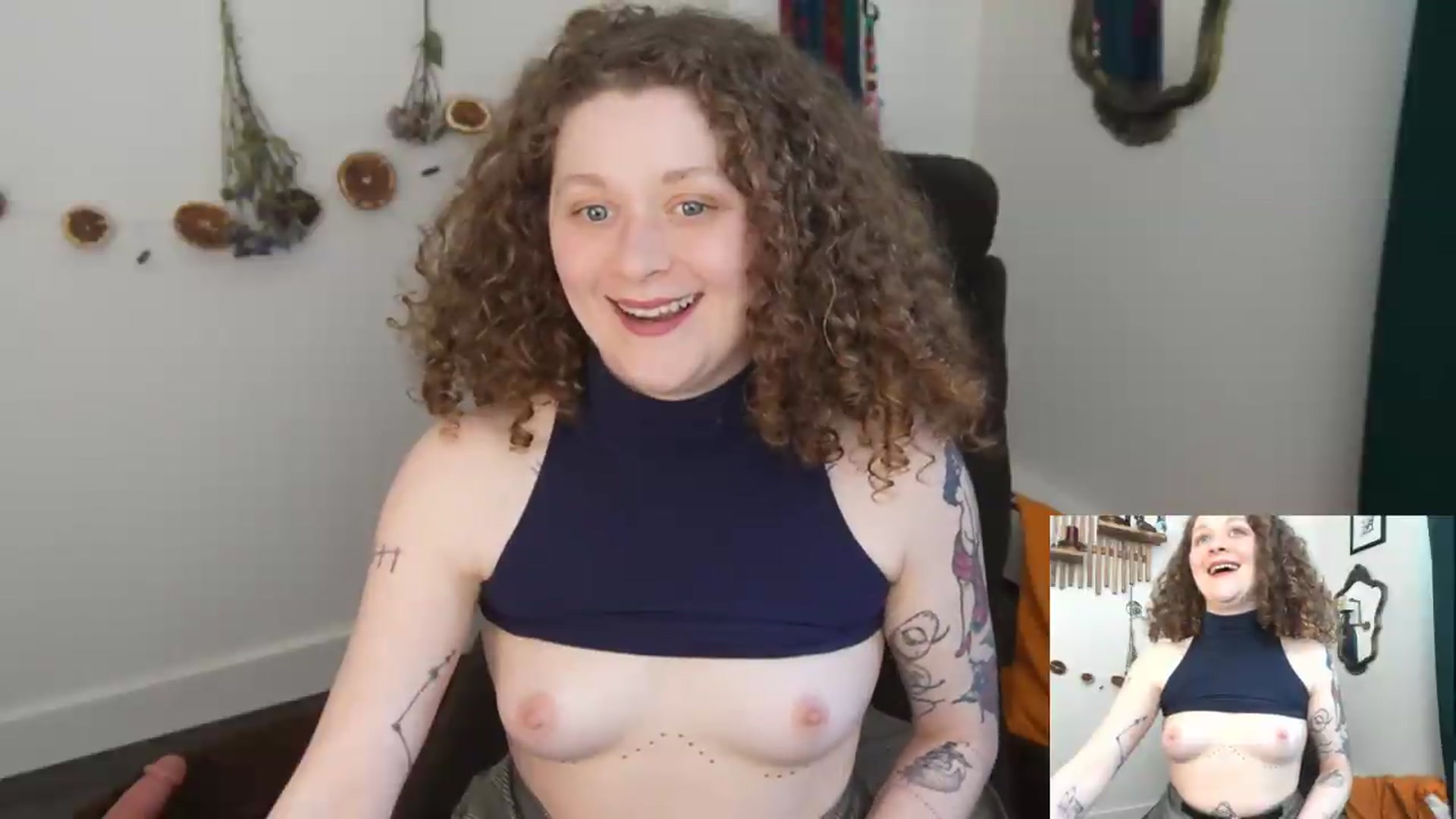 Gallery image thumbnail from PeachyQueen_'s myfreecams stream on, 04/24/2026, 20:55 image 7 of 20