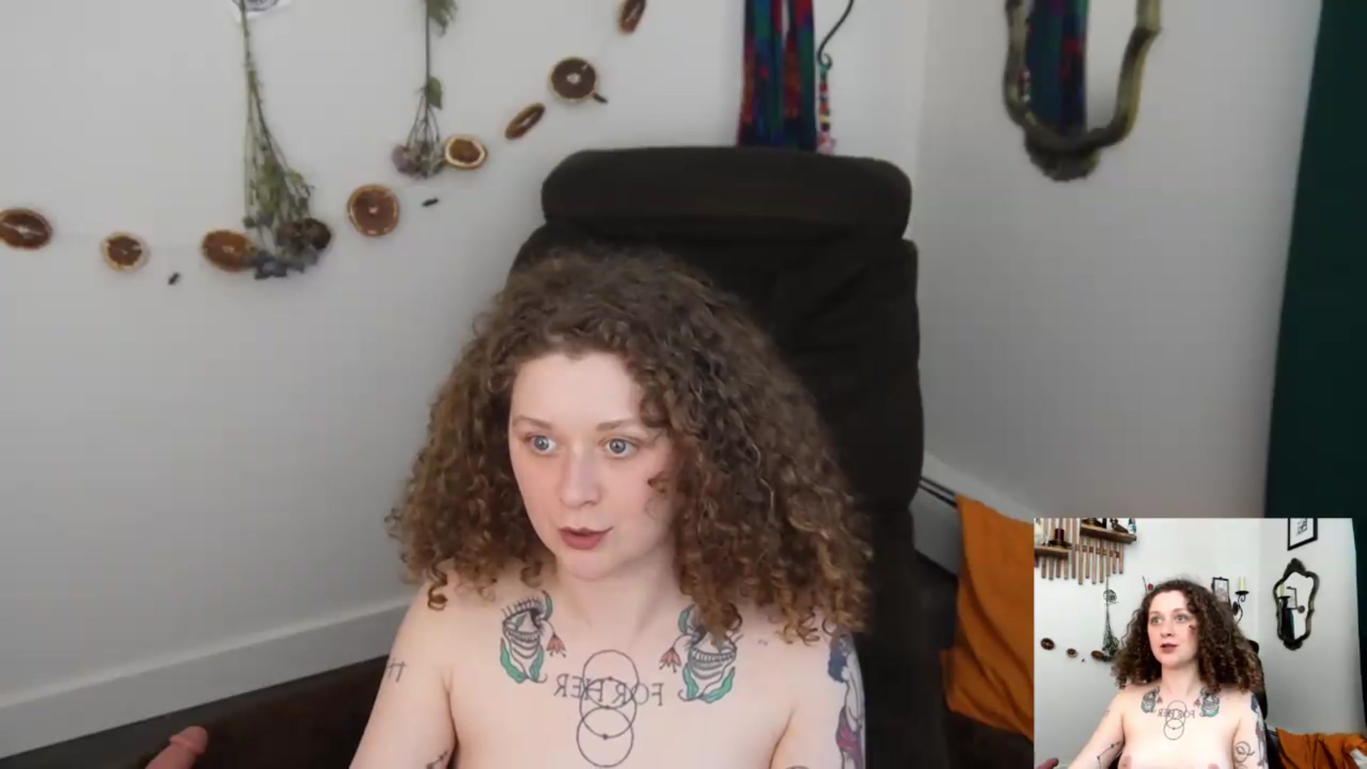 Gallery image thumbnail from PeachyQueen_'s myfreecams stream on, 04/24/2026, 21:31 image 2 of 20