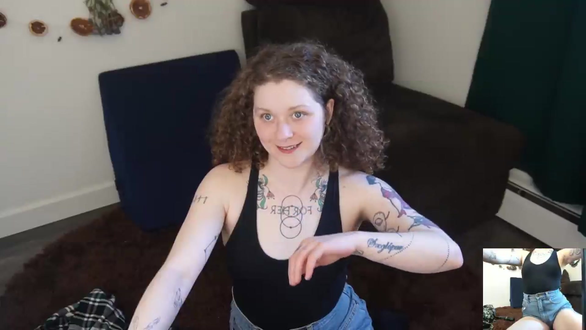Gallery image thumbnail from PeachyQueen_'s myfreecams stream on, 04/28/2026, 21:41 image 3 of 20
