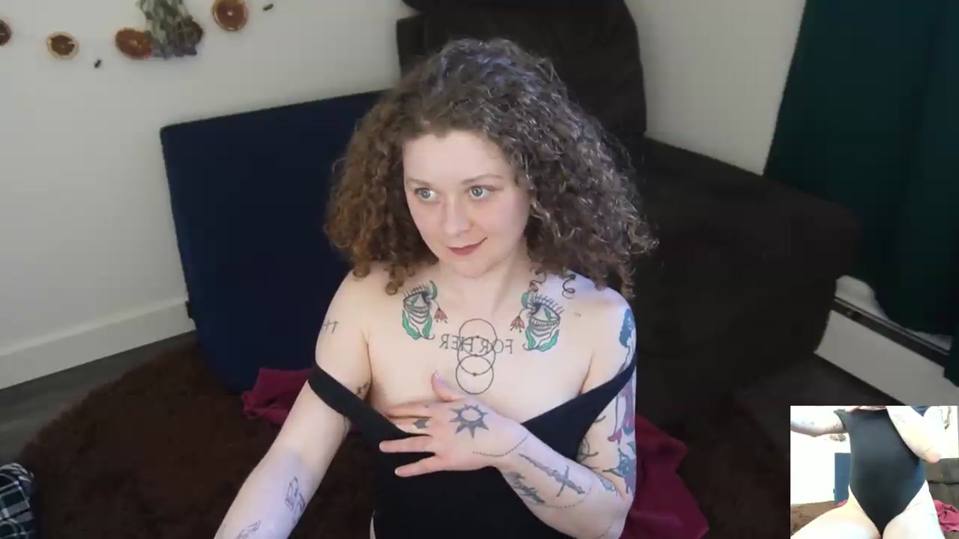 Gallery image thumbnail from PeachyQueen_'s myfreecams stream on, 04/28/2026, 22:54 image 15 of 20
