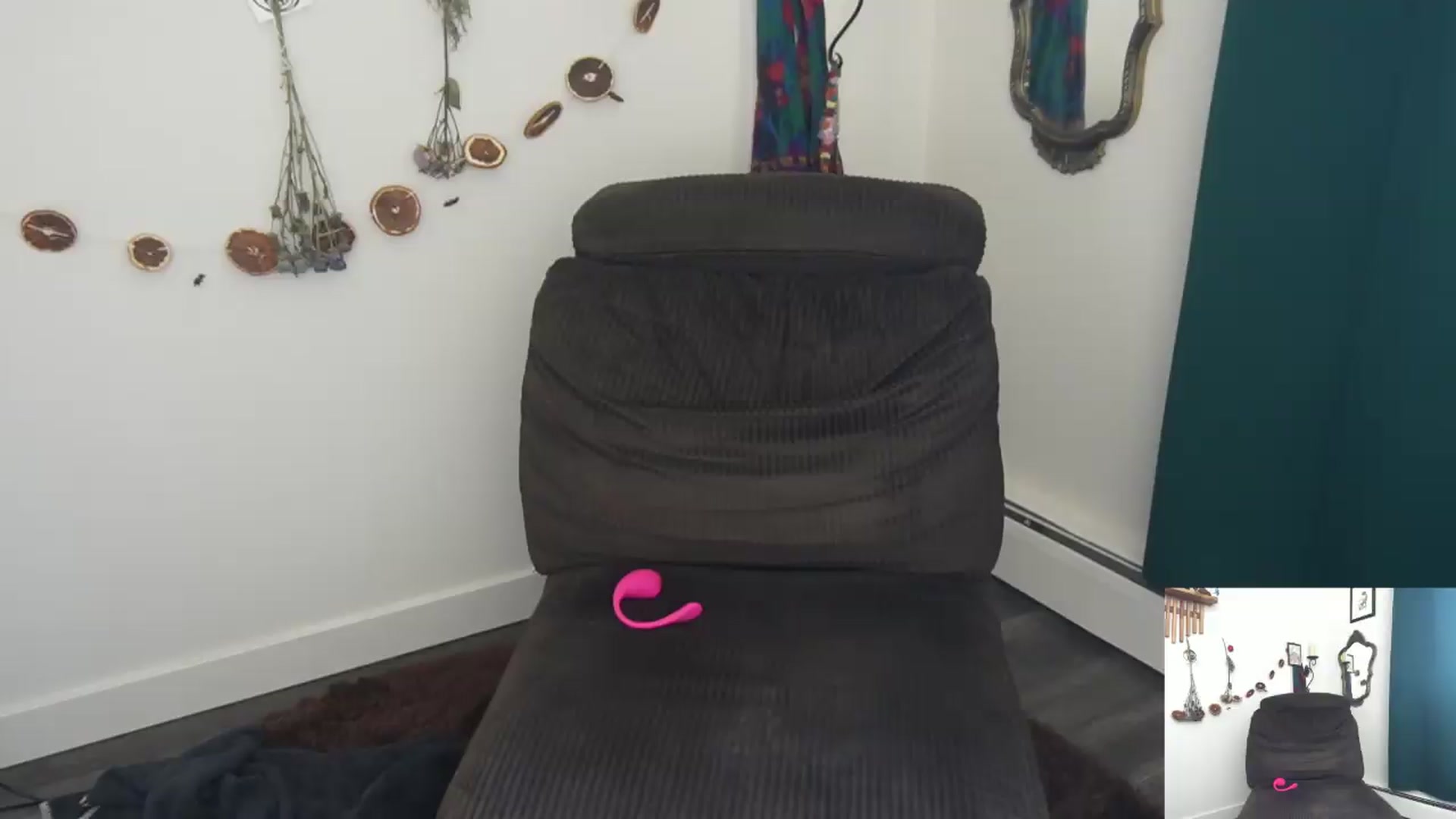 Gallery image thumbnail from PeachyQueen_'s myfreecams stream on, 05/06/2026, 21:39 image 9 of 20