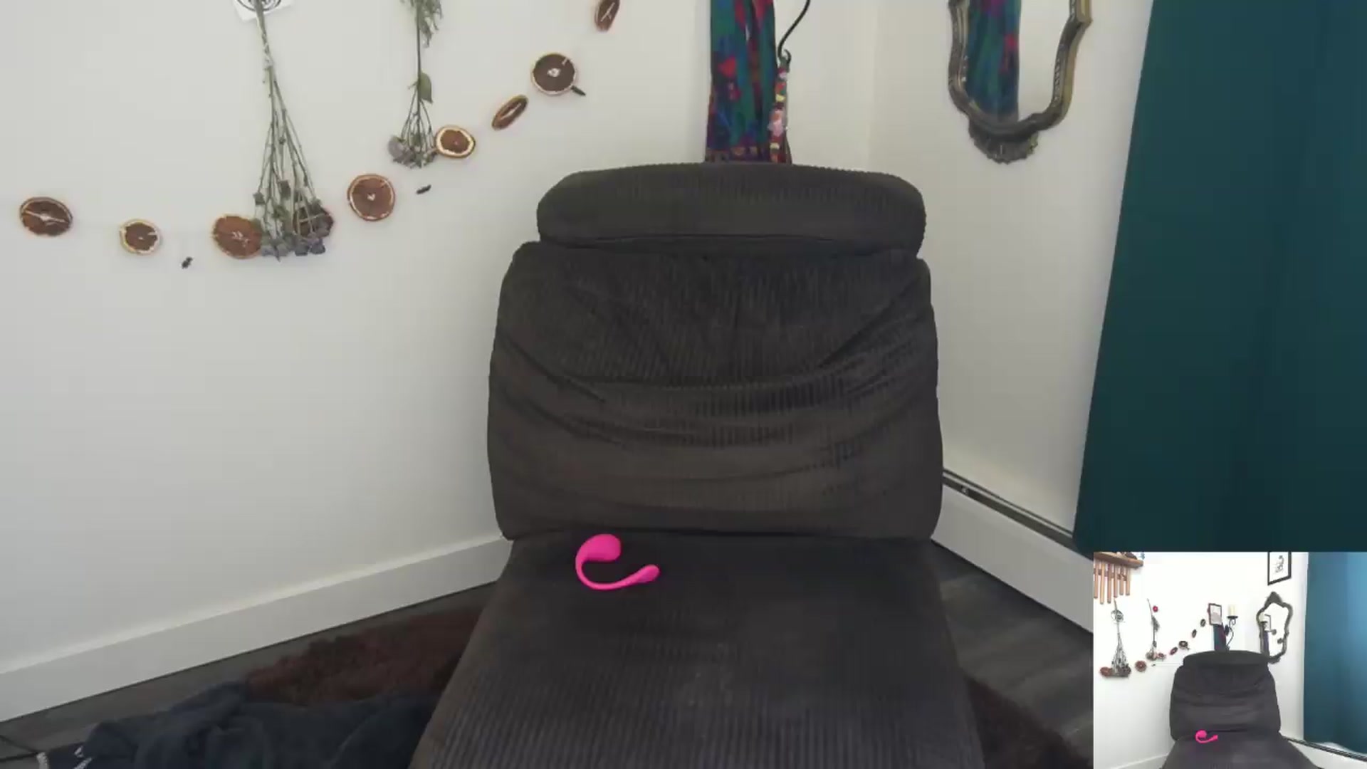 Gallery image thumbnail from PeachyQueen_'s myfreecams stream on, 05/06/2026, 21:39 image 10 of 20
