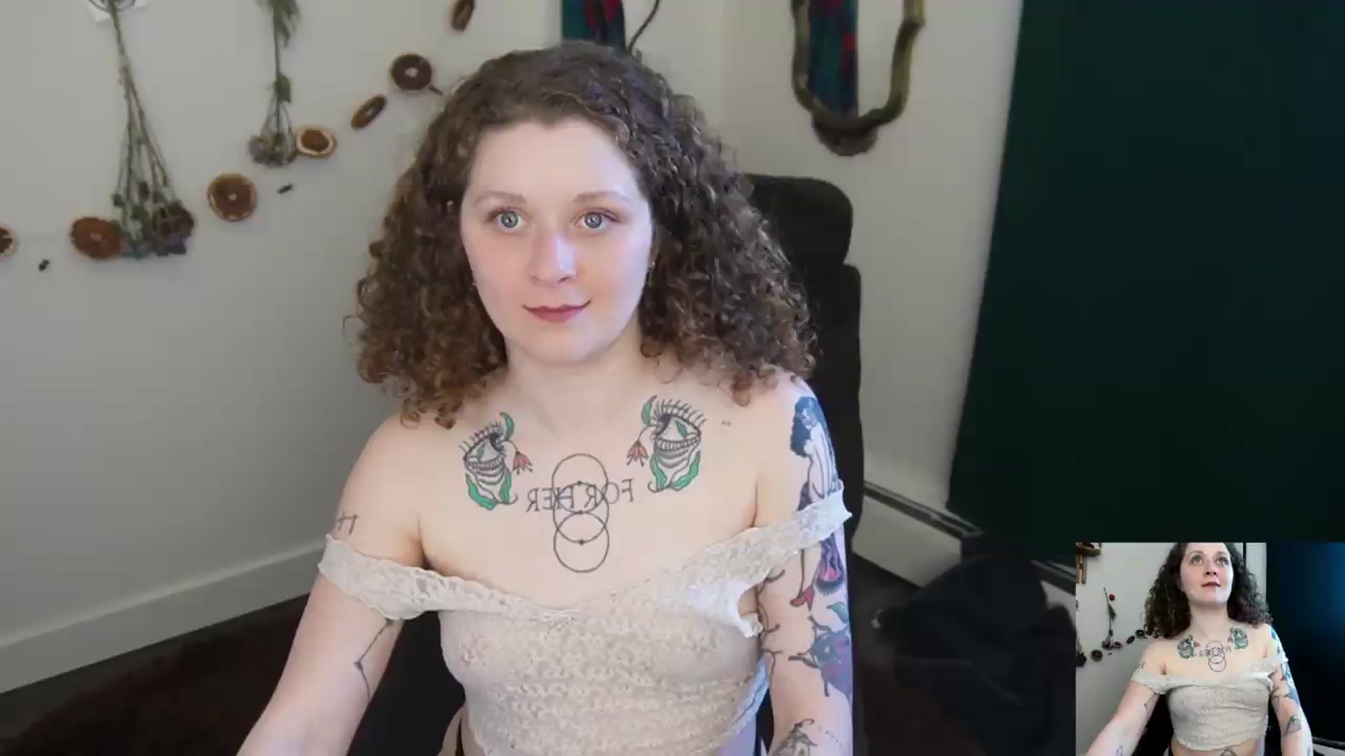 Gallery image thumbnail from PeachyQueen_'s myfreecams stream on, 05/08/2026, 19:40 image 13 of 20